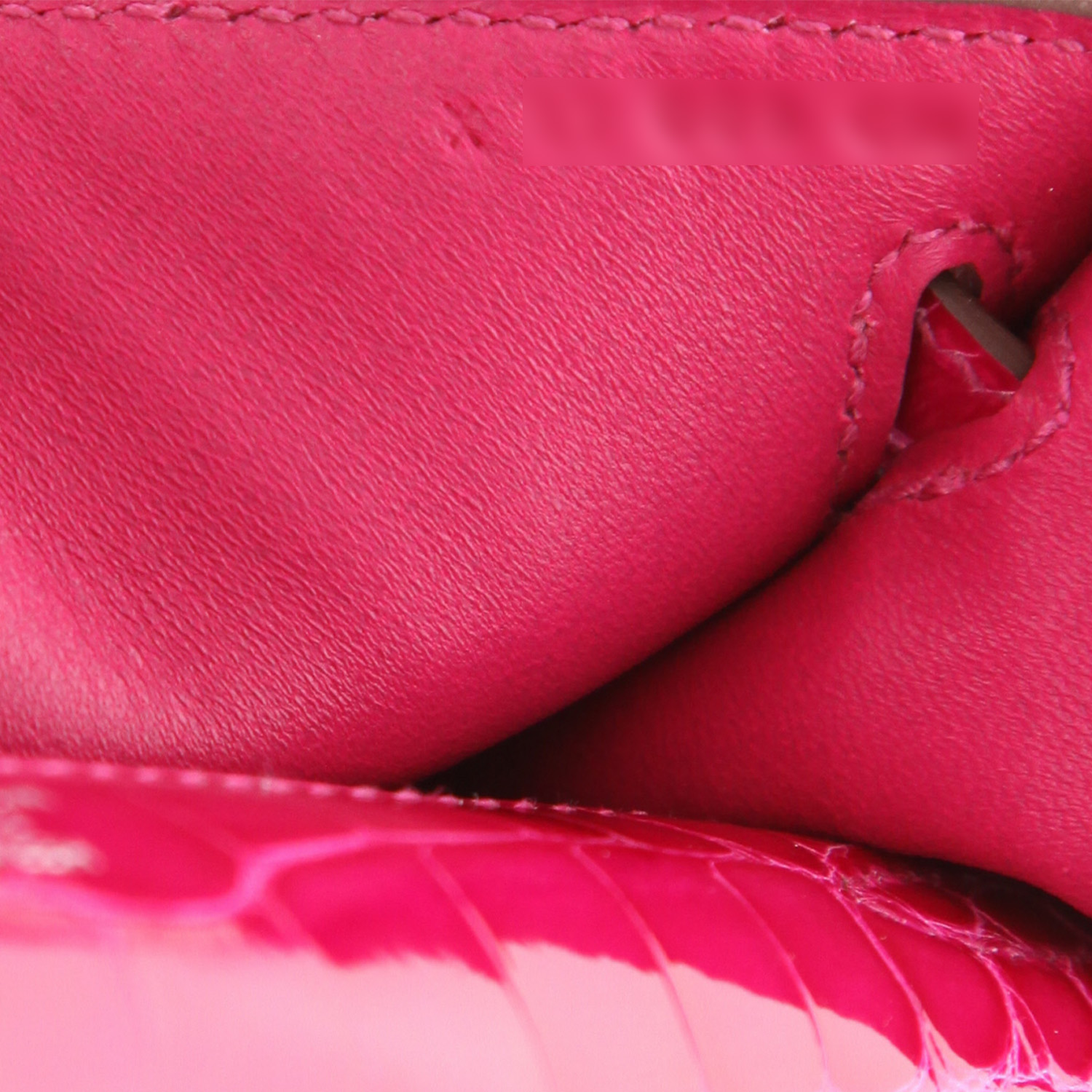 Bolsito de mano Hermès  Kelly - Clutch en aligátor Rose Sheherazade - Detail D4