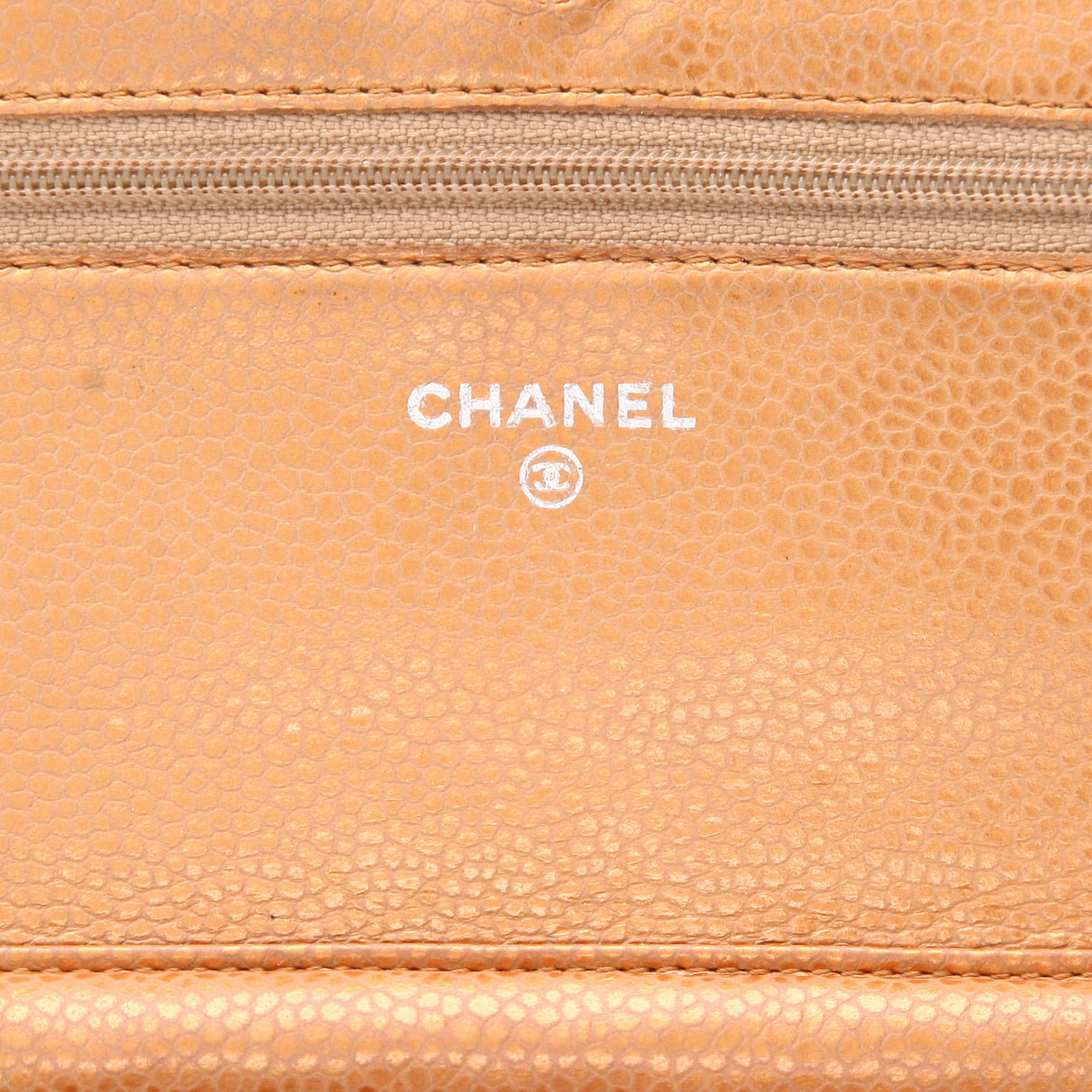 Bolso bandolera Chanel  Wallet on Chain en cuero granulado acolchado cuivre - Detail D2