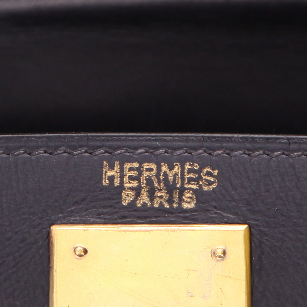 Hermès  Kelly 28 cm handbag  in navy blue box leather  and beige canvas - Detail D2