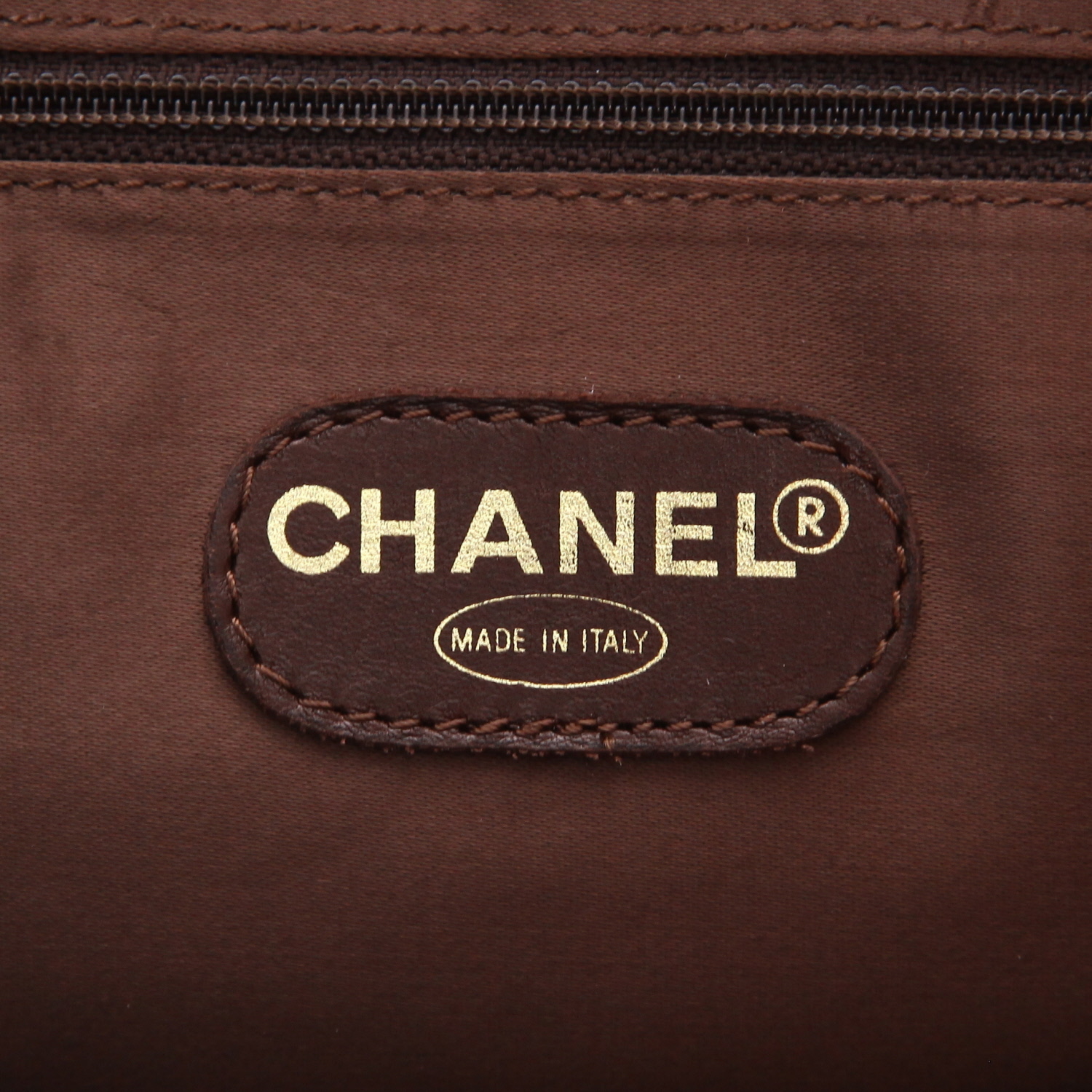 Chanel   handbag  in brown leather - Detail D2
