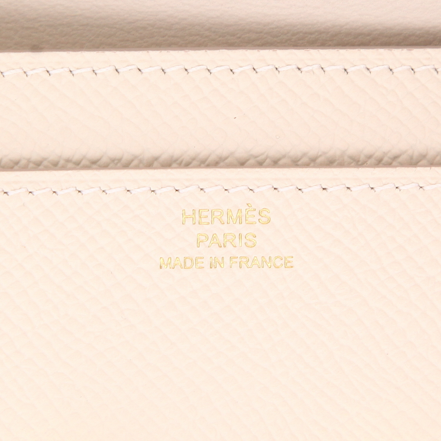 Hermès  Constance Long To Go shoulder bag  in Craie epsom leather - Detail D2