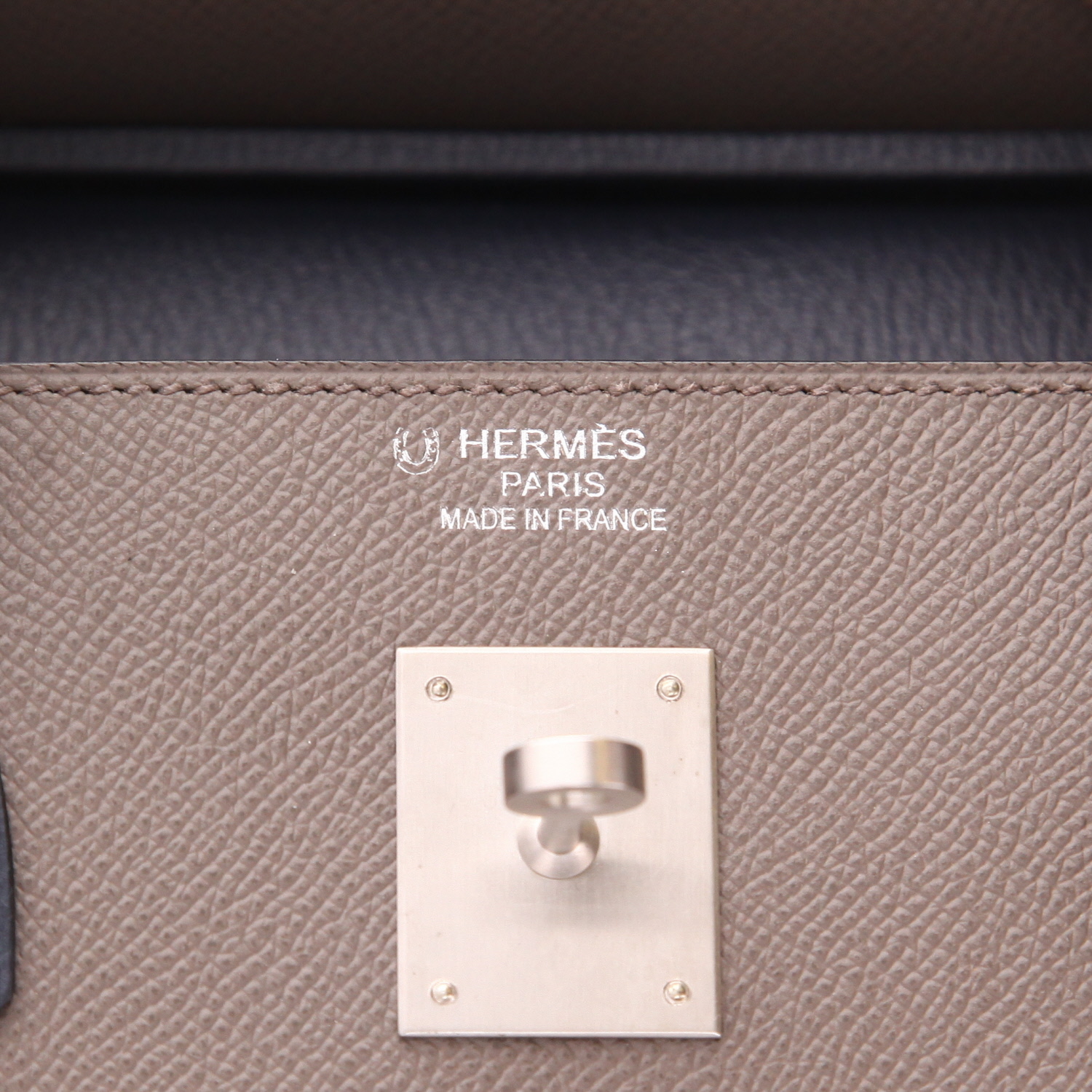 Bolso de mano Hermès  Birkin 40 cm en cuero epsom marrón etoupe y azul marino - Detail D2