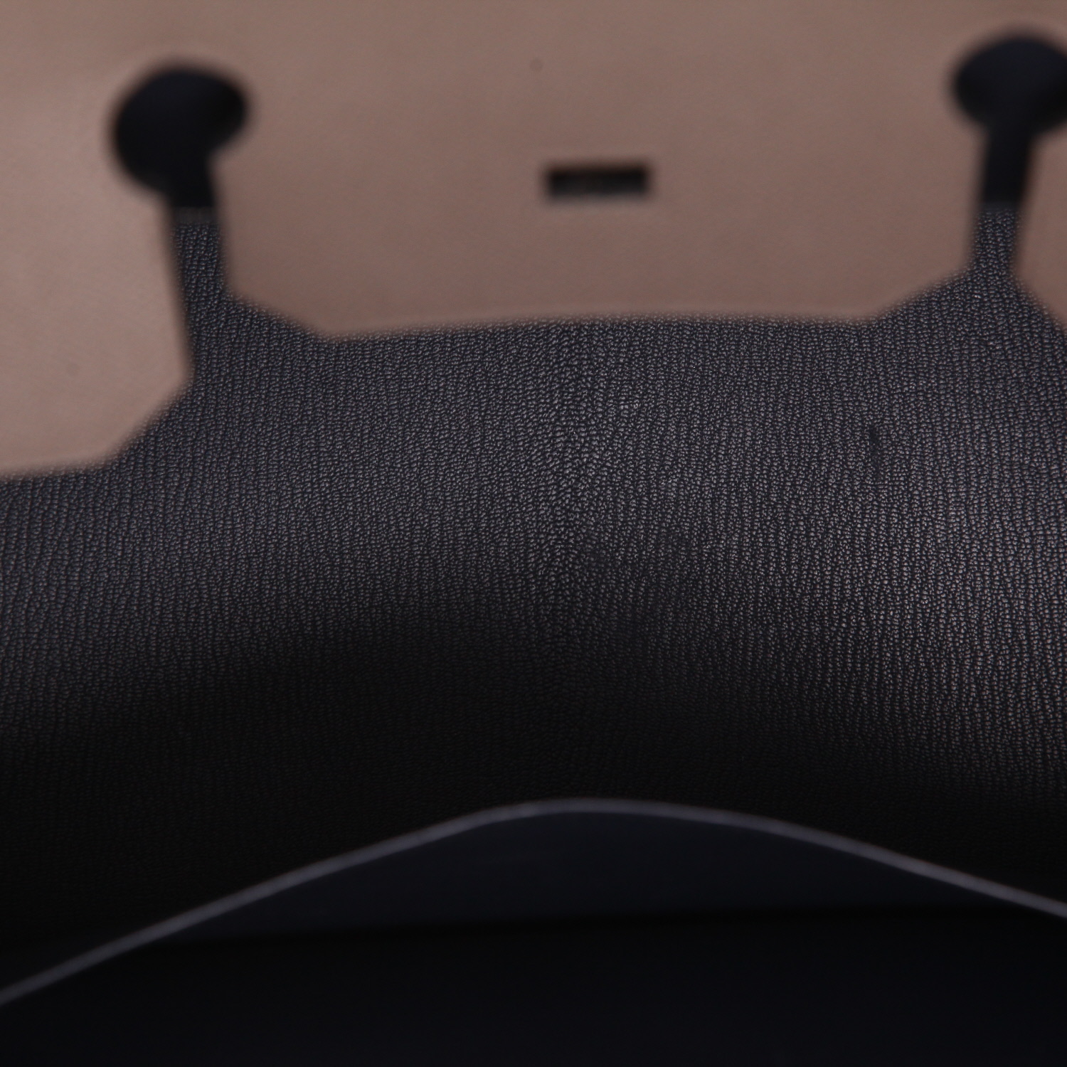 Sac à main Hermès  Birkin 40 cm en cuir epsom étoupe et bleu-marine - Detail D3