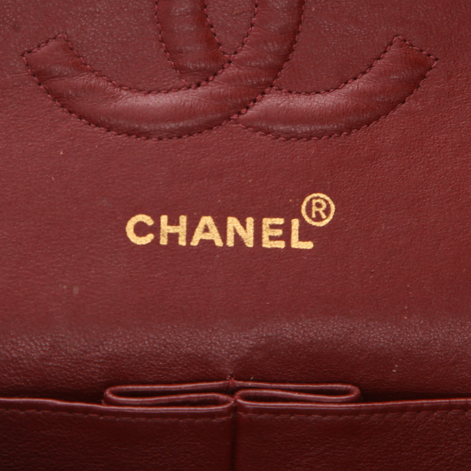 Sac à main Chanel  Timeless Classic en cuir matelassé bleu-marine - Detail D2