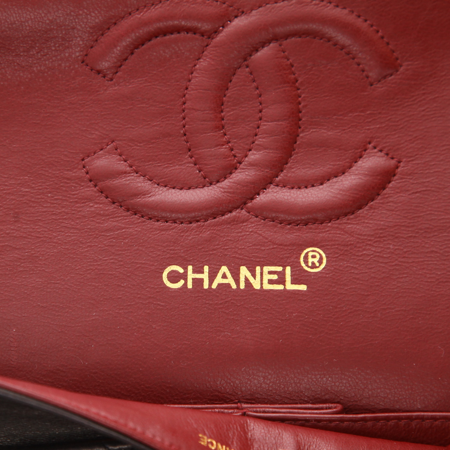 Sac à main Chanel  Timeless Classic en cuir matelassé noir - Detail D2