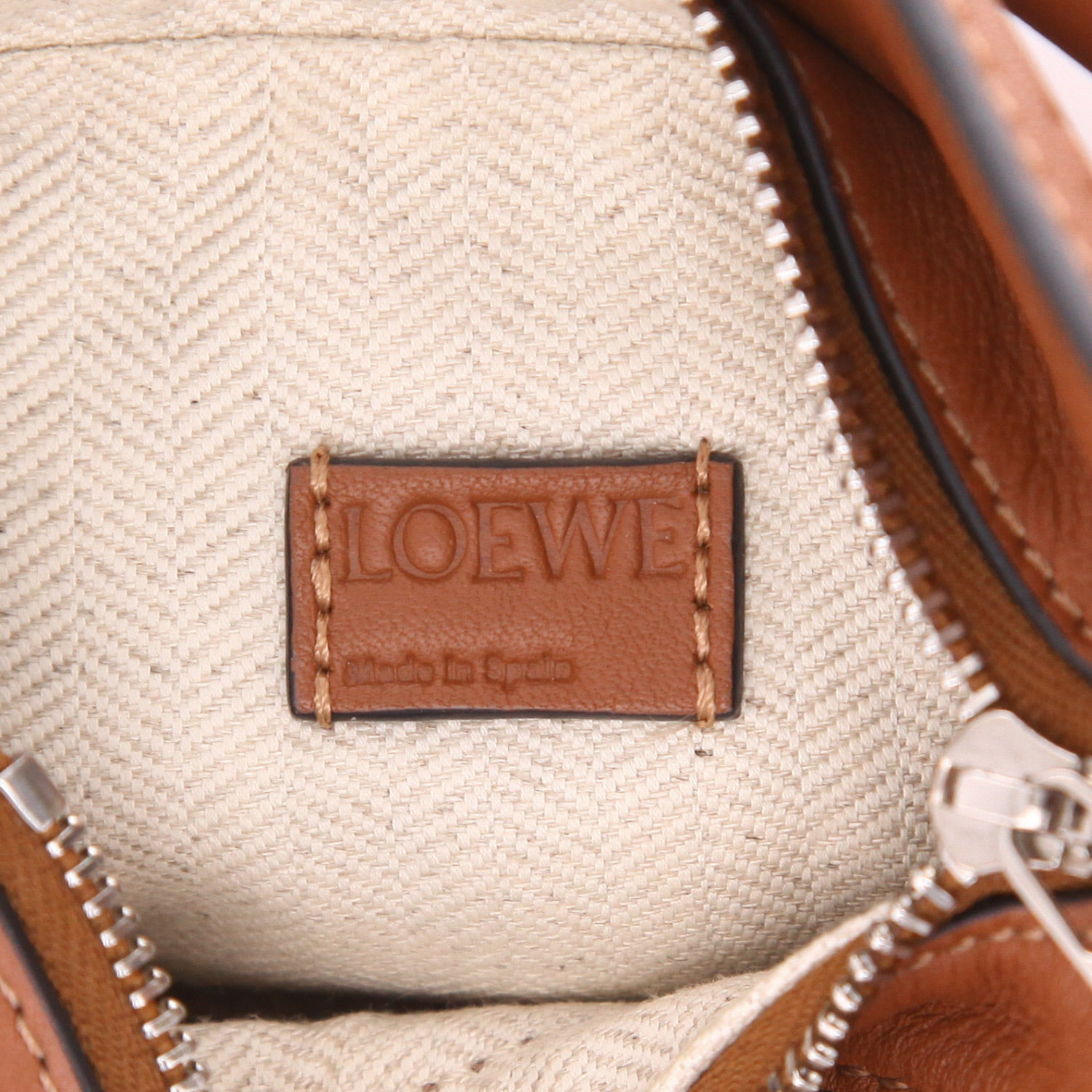 Loewe Puzzle super mini shoulder bag in brown leather - Detail D2