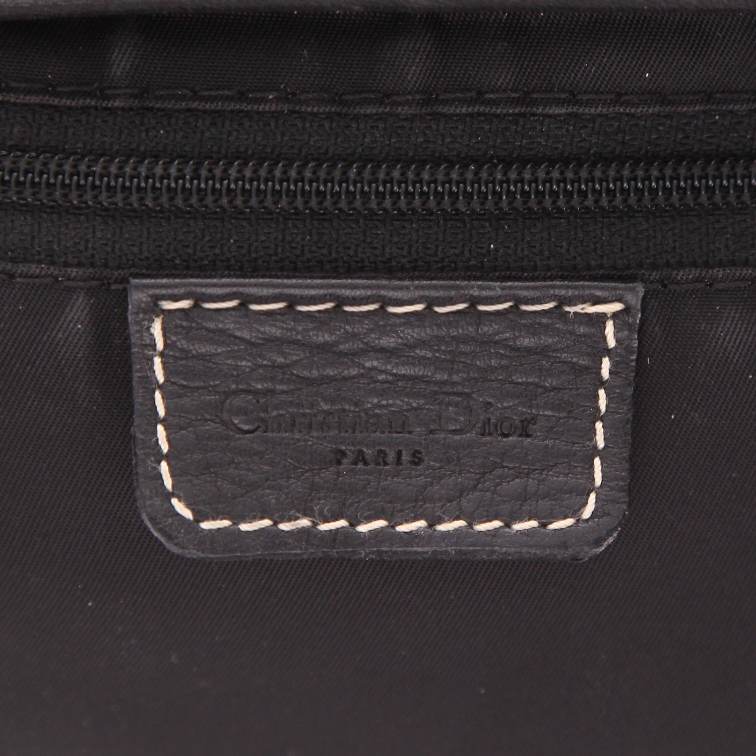Dior  Saddle handbag  in black grained leather - Detail D2