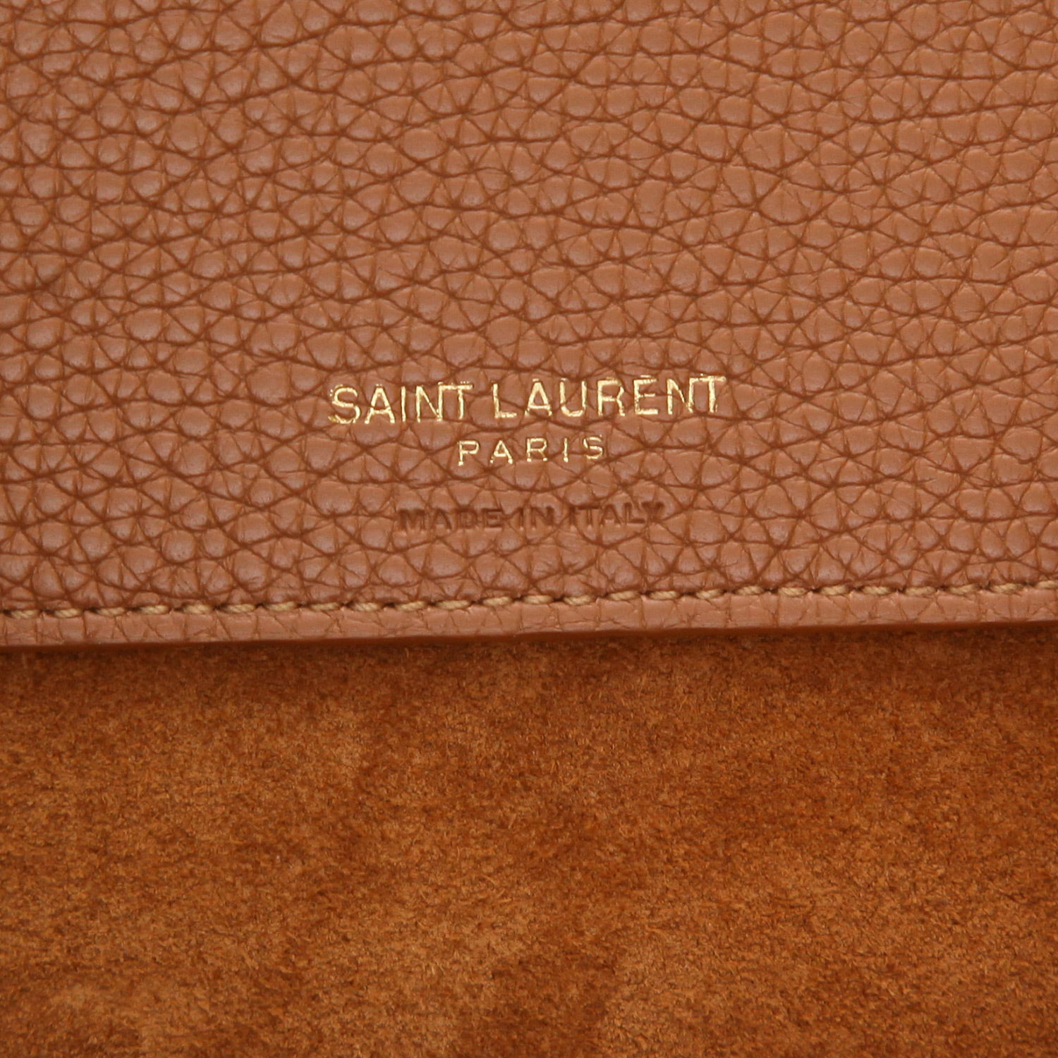 Bolso de mano Saint Laurent  Sac de jour souple modelo mediano  en cuero granulado marrón - Detail D2
