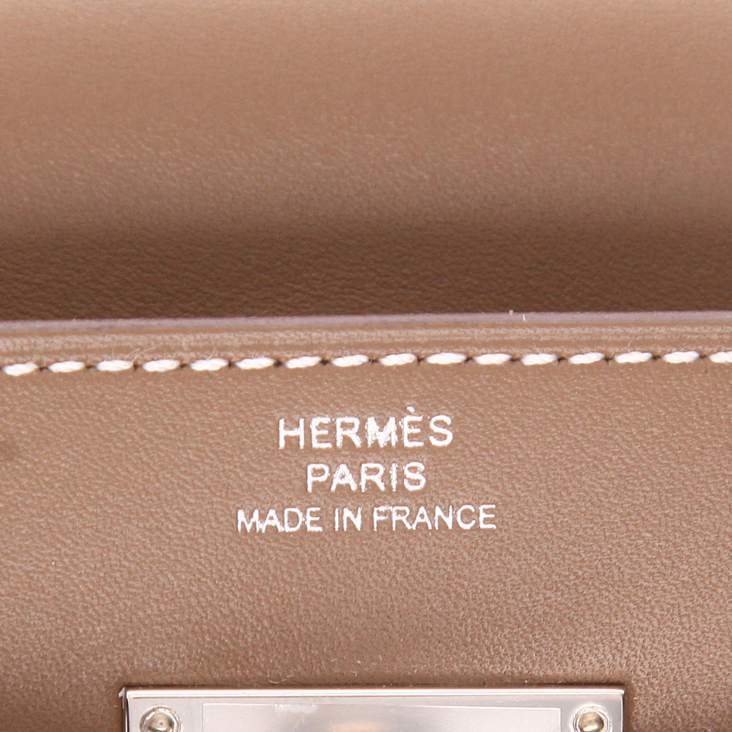Borsa/pochette Hermès  Kelly To Go in pelle Tadelakt etoupe - Detail D2