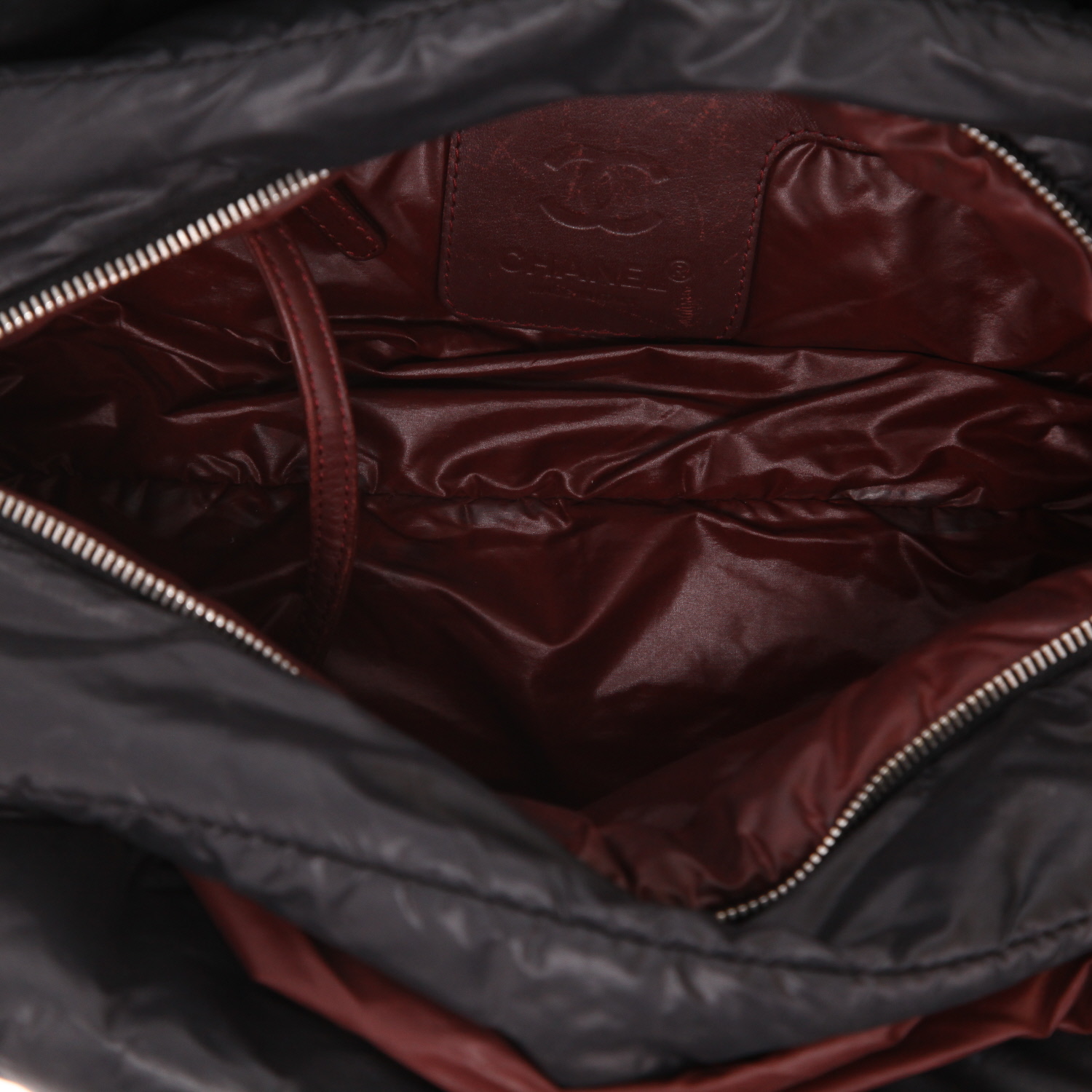 Sac à main Chanel  Coco Cocoon petit modèle  en toile matelassée noire et cuir noir - Detail D3