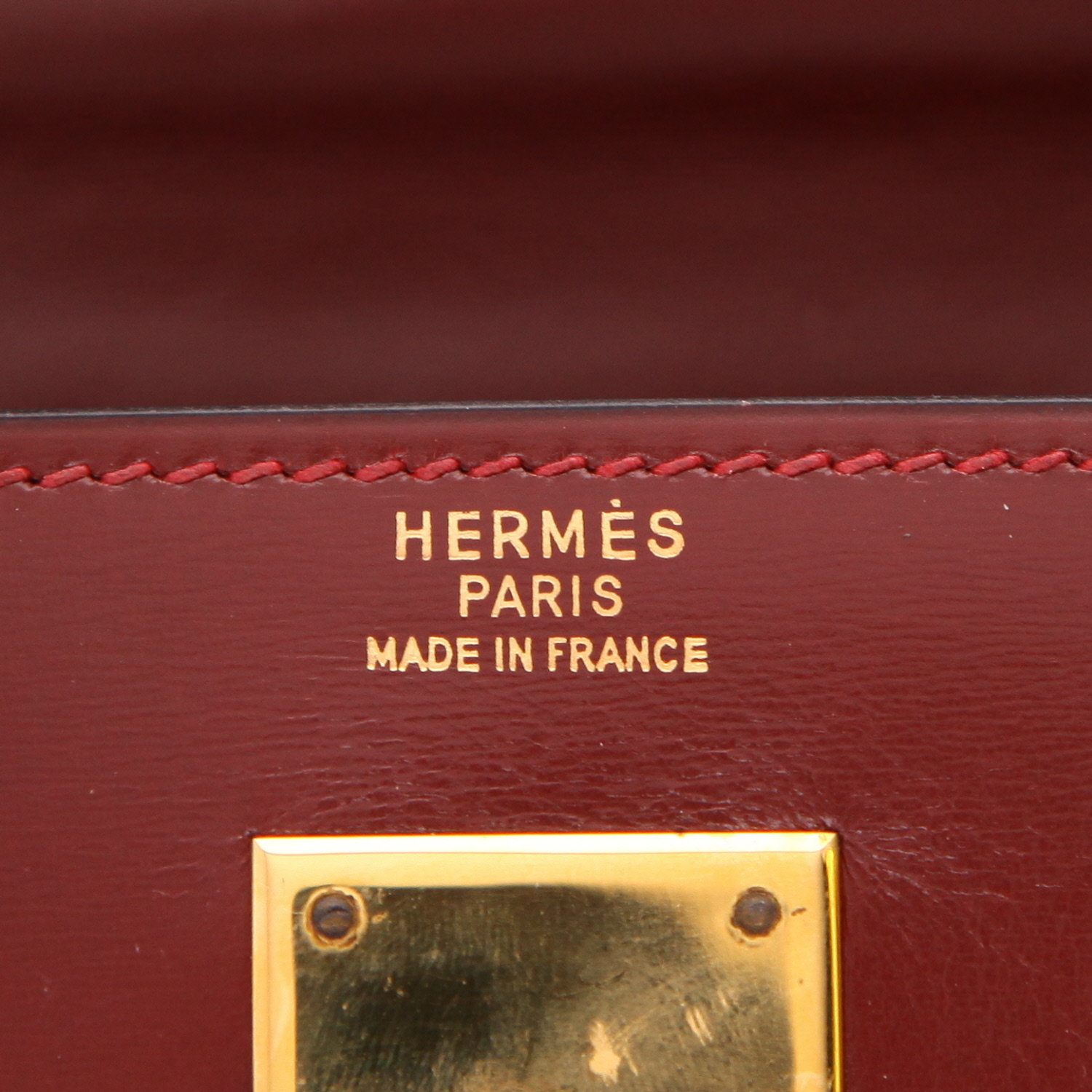 Hermès  Kelly 32 cm handbag  in red, navy blue and burgundy box leather - Detail D2