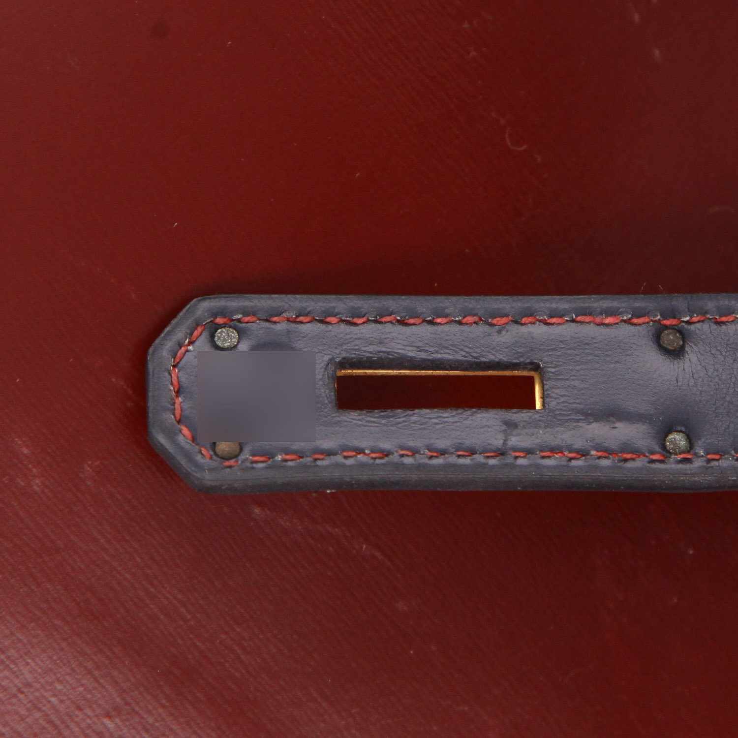 Hermès  Kelly 32 cm handbag  in red, navy blue and burgundy box leather - Detail D4