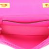 Bolso bandolera Valentino Garavani  One Stud en cuero rosa - Detail D3 thumbnail