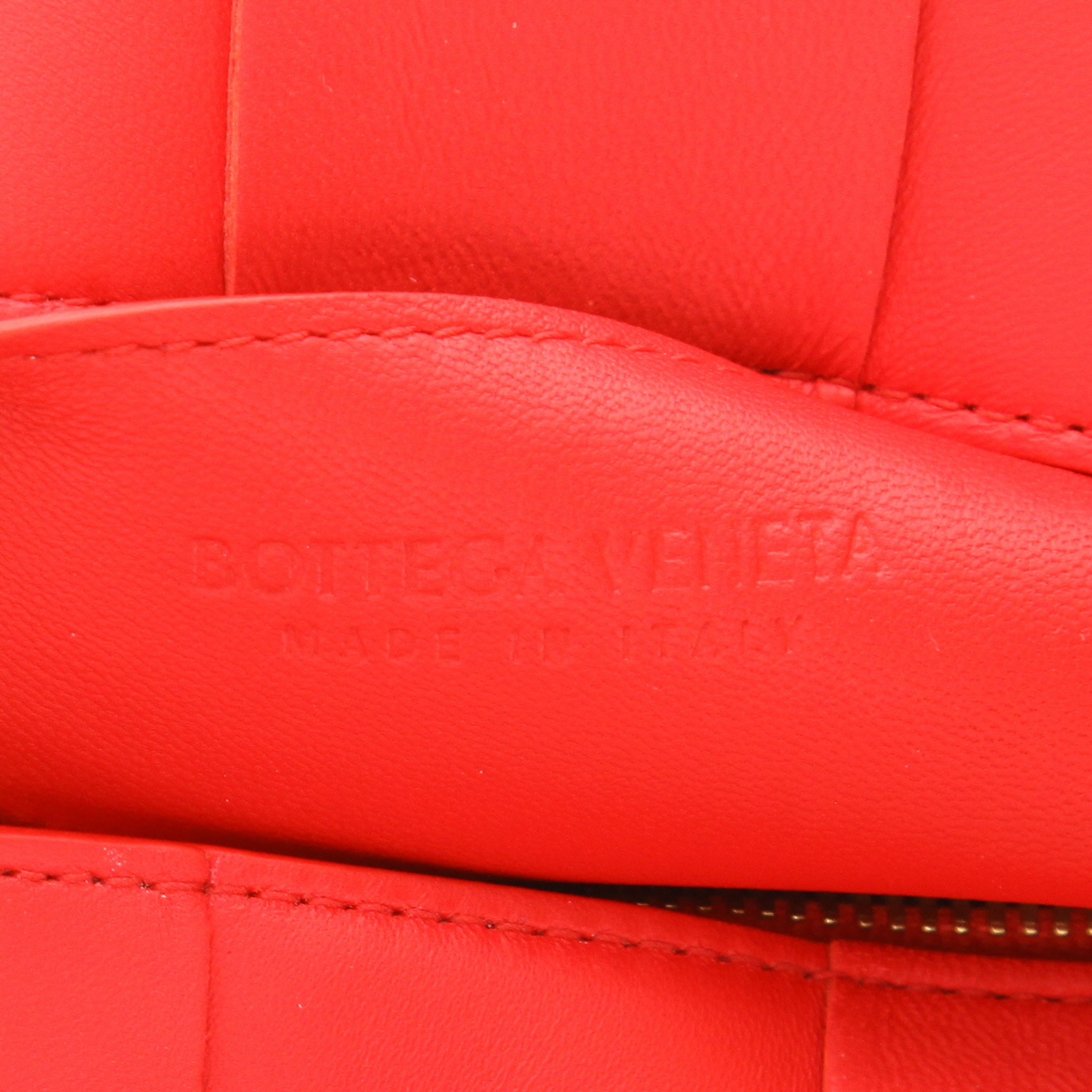Sac à main Bottega Veneta   en cuir intrecciato rouge - Detail D2