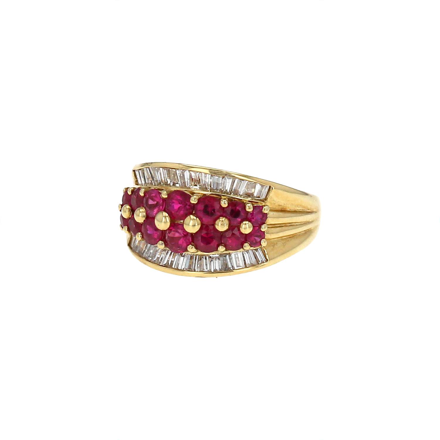 Bague Vintage  en or jaune, rubis et diamants - 00pp