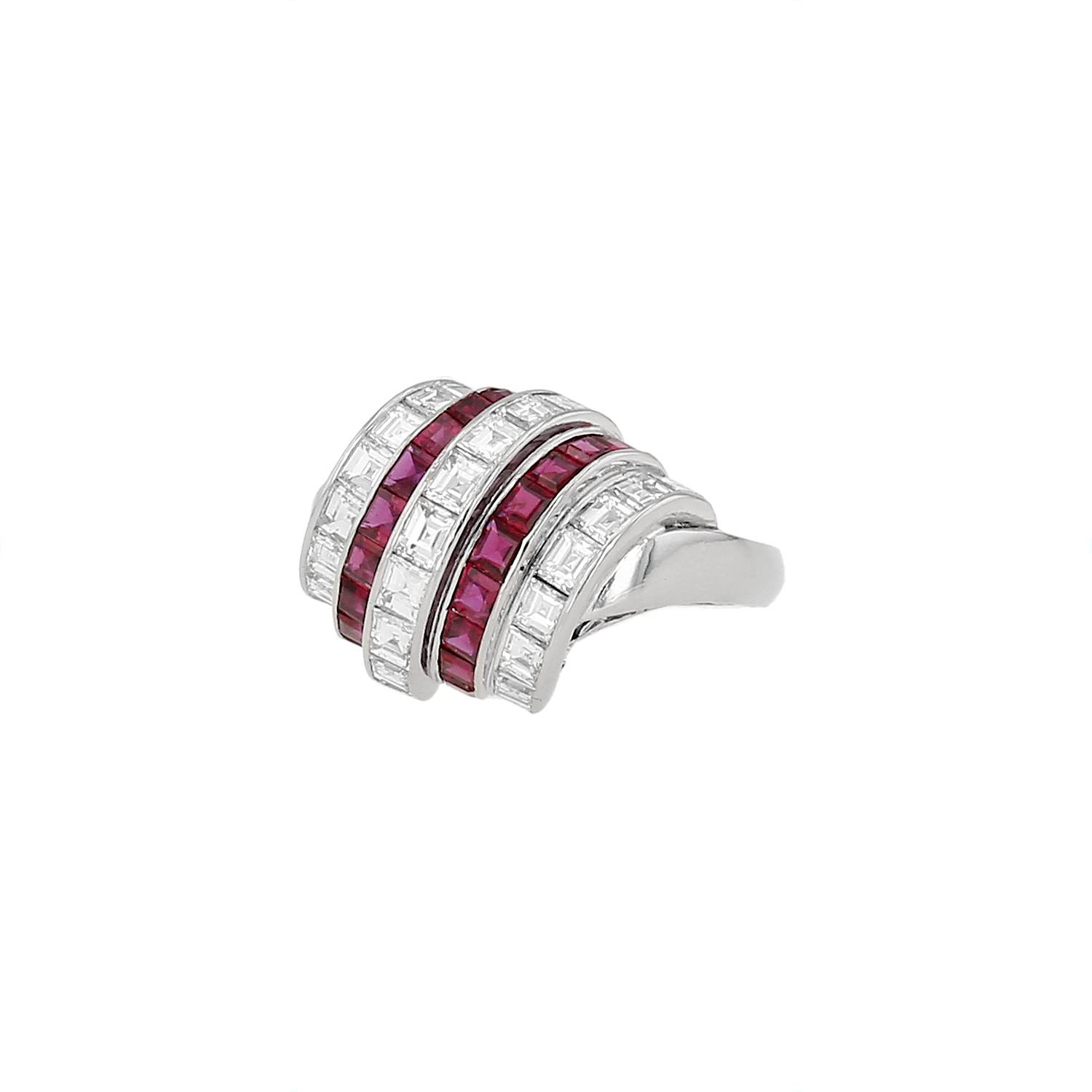 Sortija Vintage  de platino, rubíes y diamantes - 00pp
