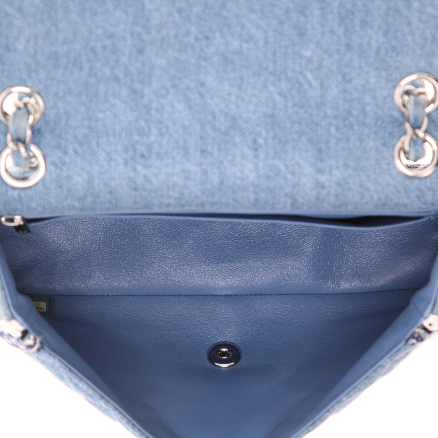 Bolso de mano Chanel  Timeless Classic en denim azul - Detail D3