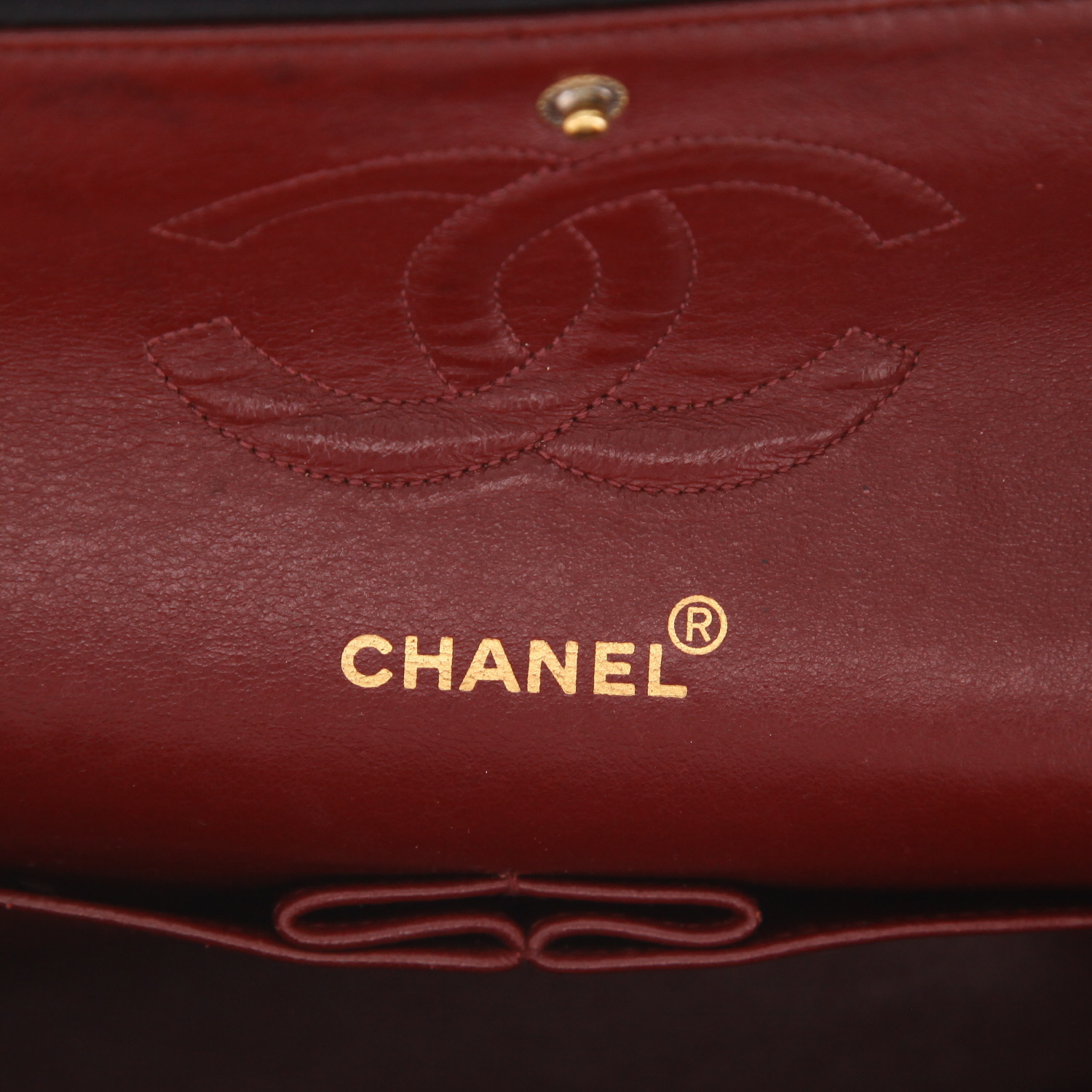 Bolso de mano Chanel  Timeless Classic en cuero acolchado negro - Detail D2