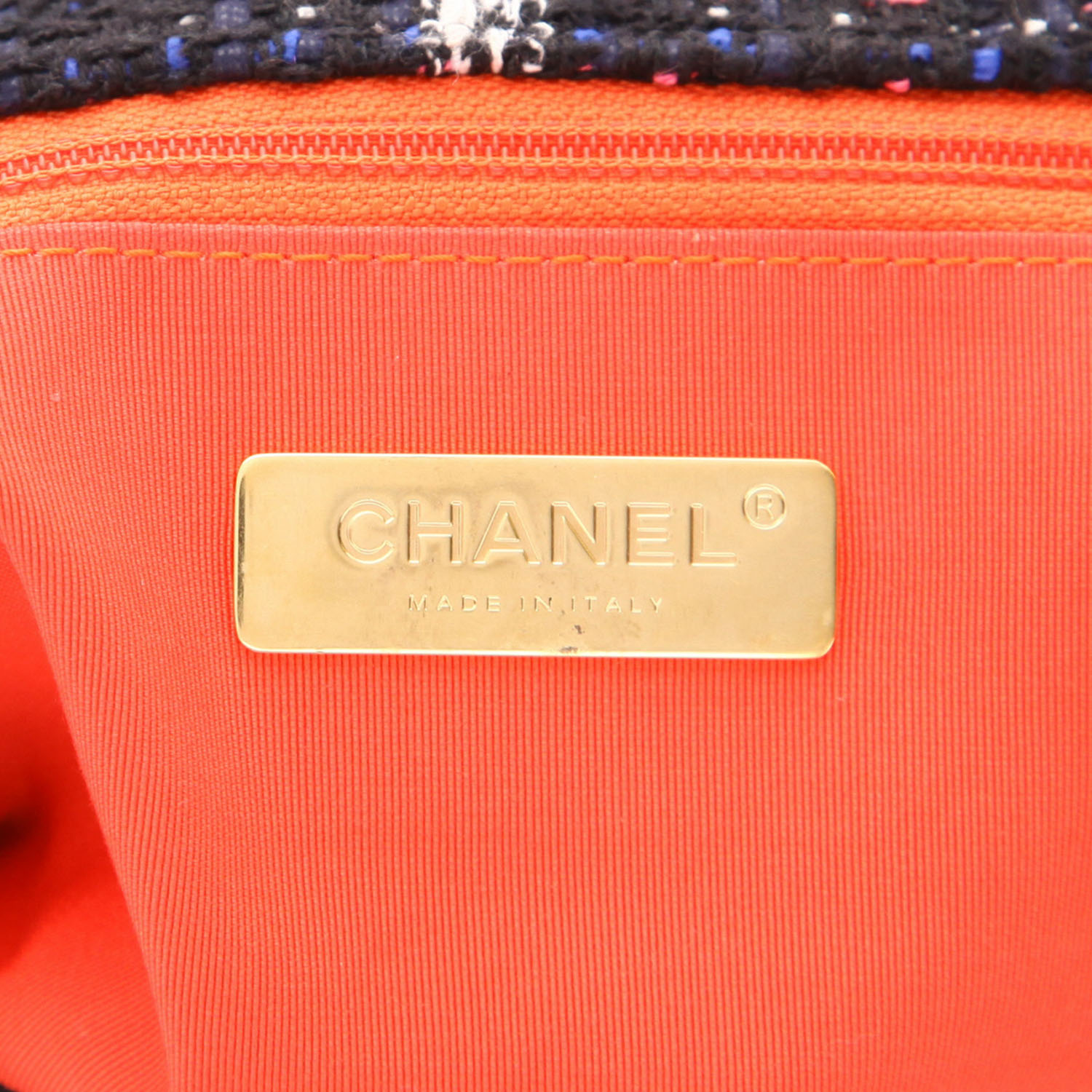 Chanel 19 shoulder bag in black tweed - Detail D2