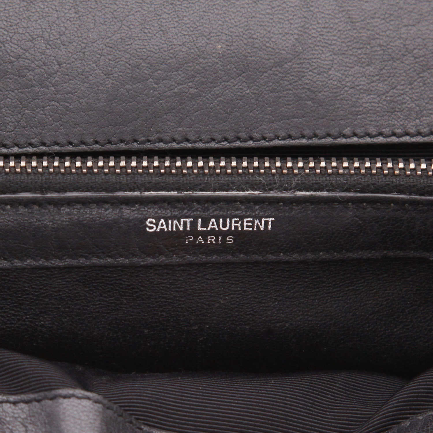 Saint Laurent  College shoulder bag  in black chevron quilted leather - Detail D2