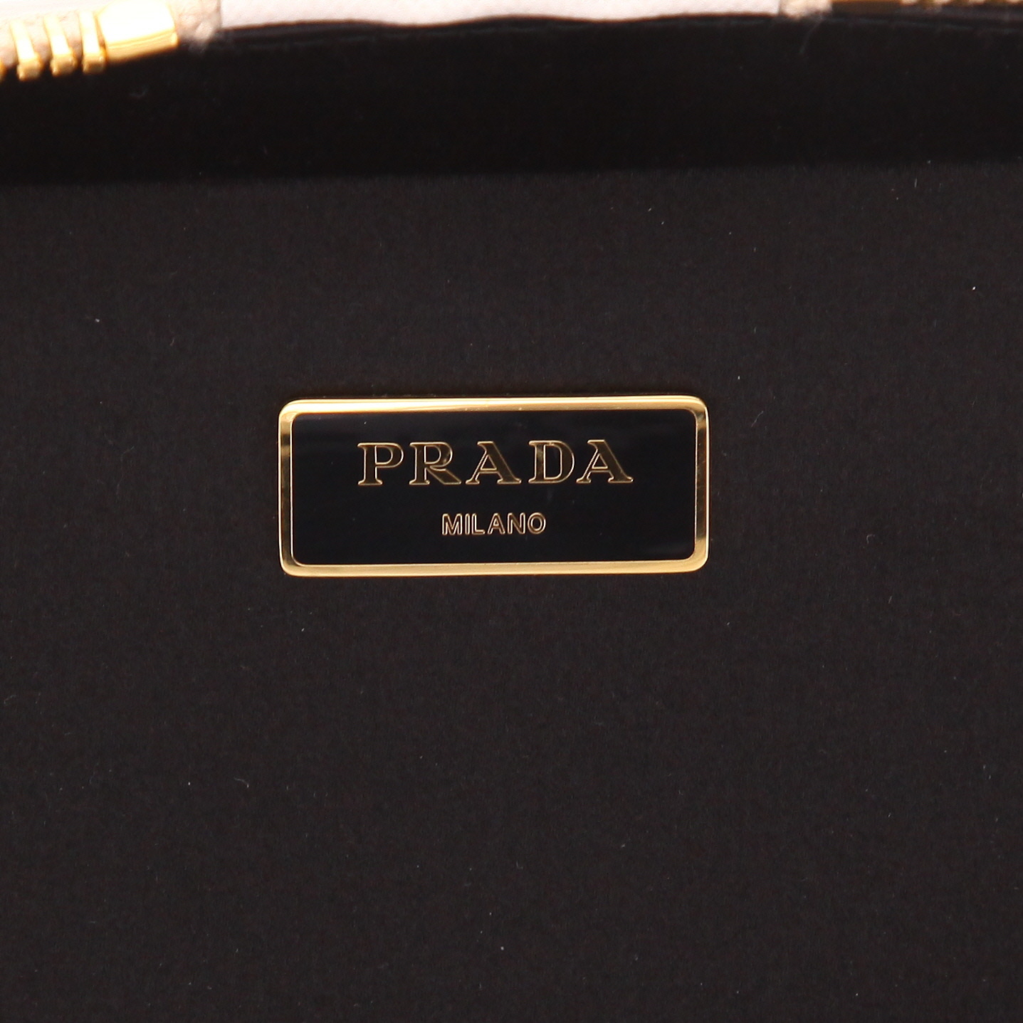 Prada   briefcase  in off-white leather saffiano - Detail D2