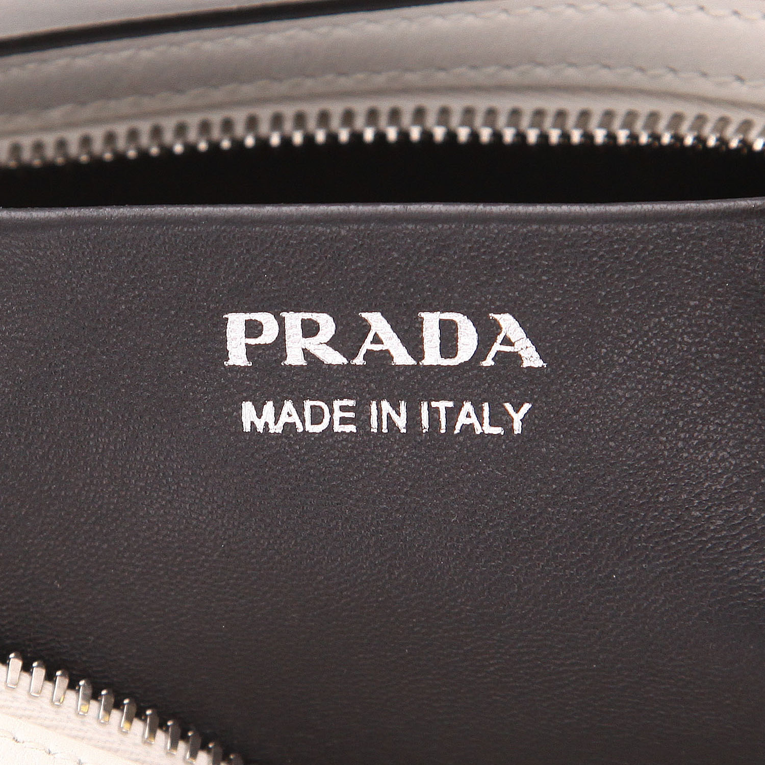 Bolso de mano Prada  Supernova en cuero beige - Detail D2