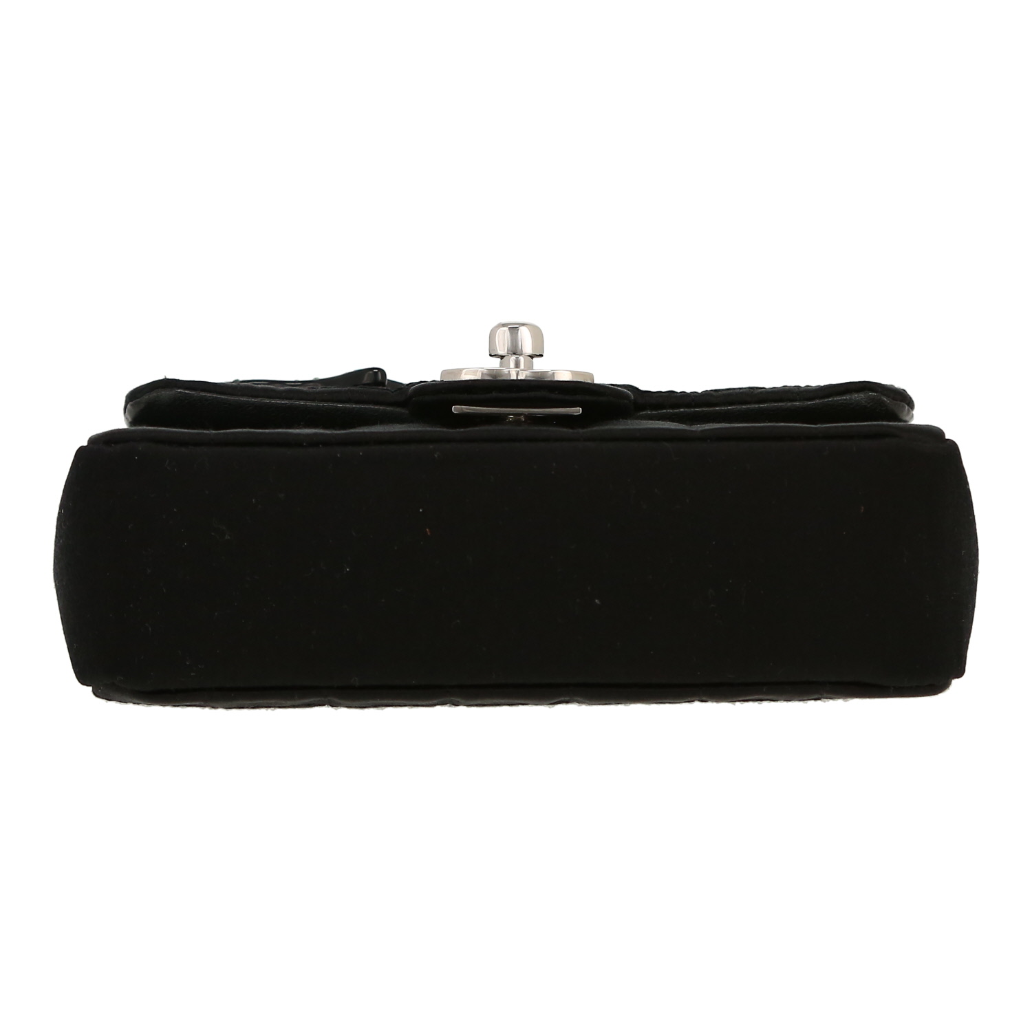 Bolso bandolera Chanel   mini  en satén negro - Detail D1
