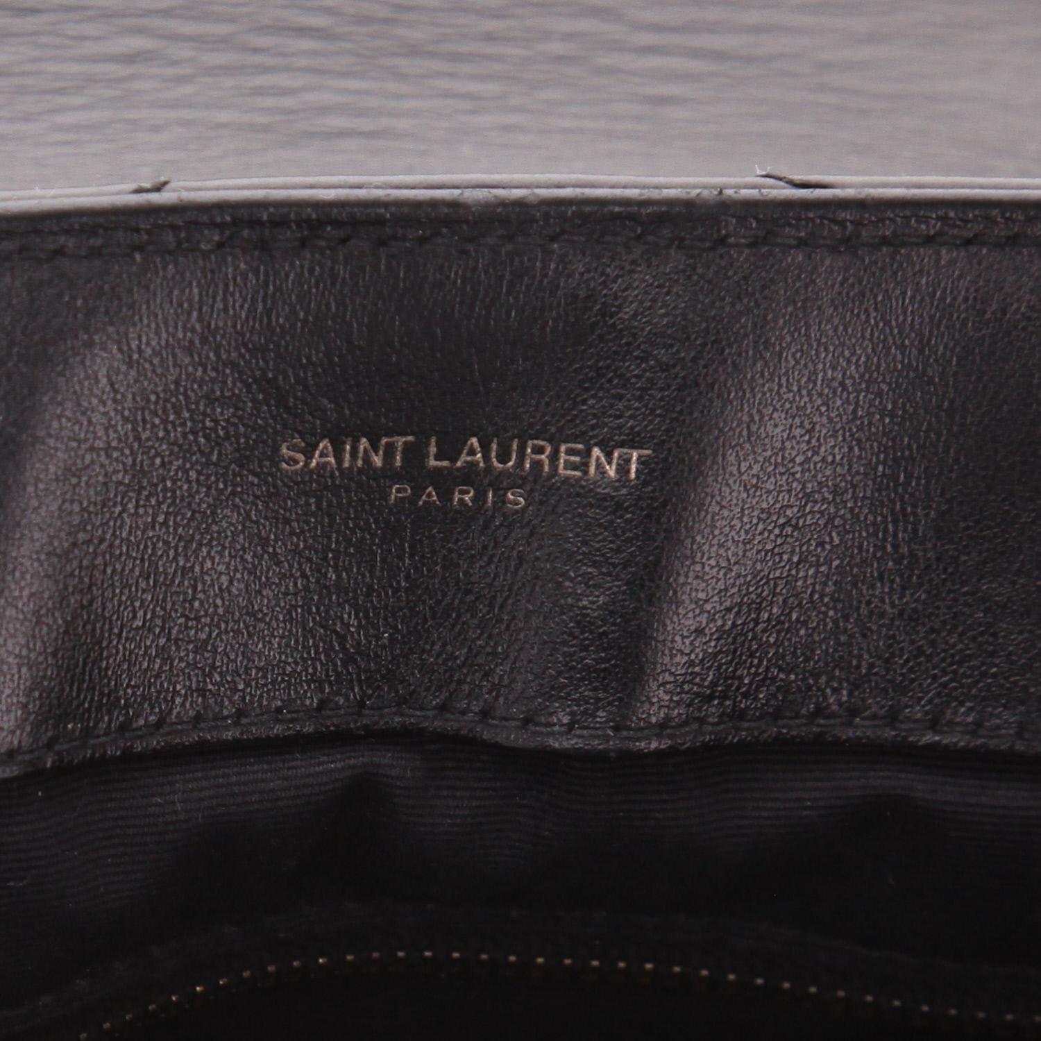 Saint Laurent  Loulou medium model  shoulder bag  in black chevron quilted leather - Detail D2