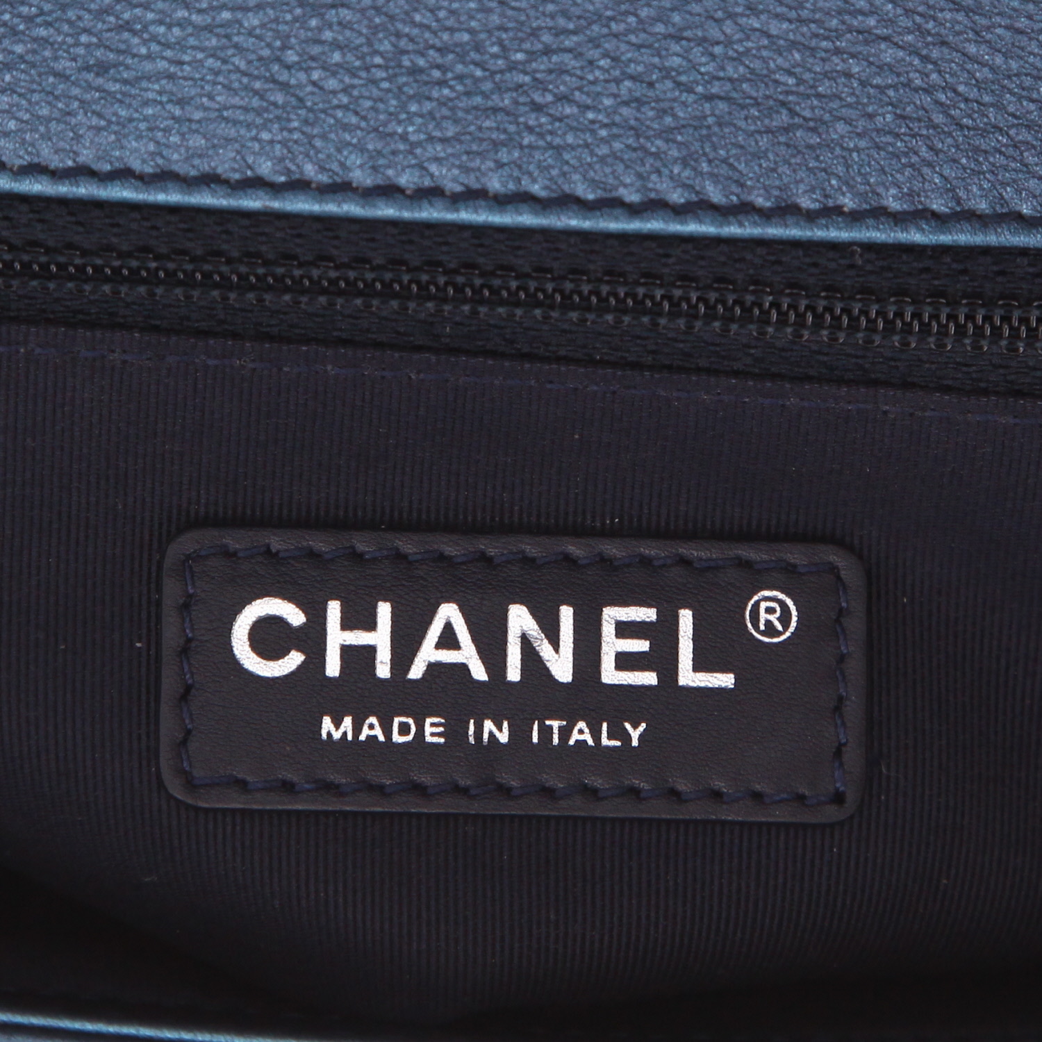Sac bandoulière Chanel  Boy en cuir matelassé bleu-canard - Detail D2