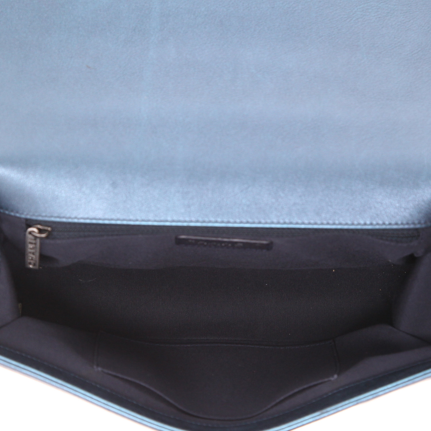 Bolso bandolera Chanel  Boy en cuero acolchado azul verdoso - Detail D3