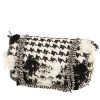 Bolso de mano Chanel  Timeless Classic en tweed negro y blanco - 00pp thumbnail