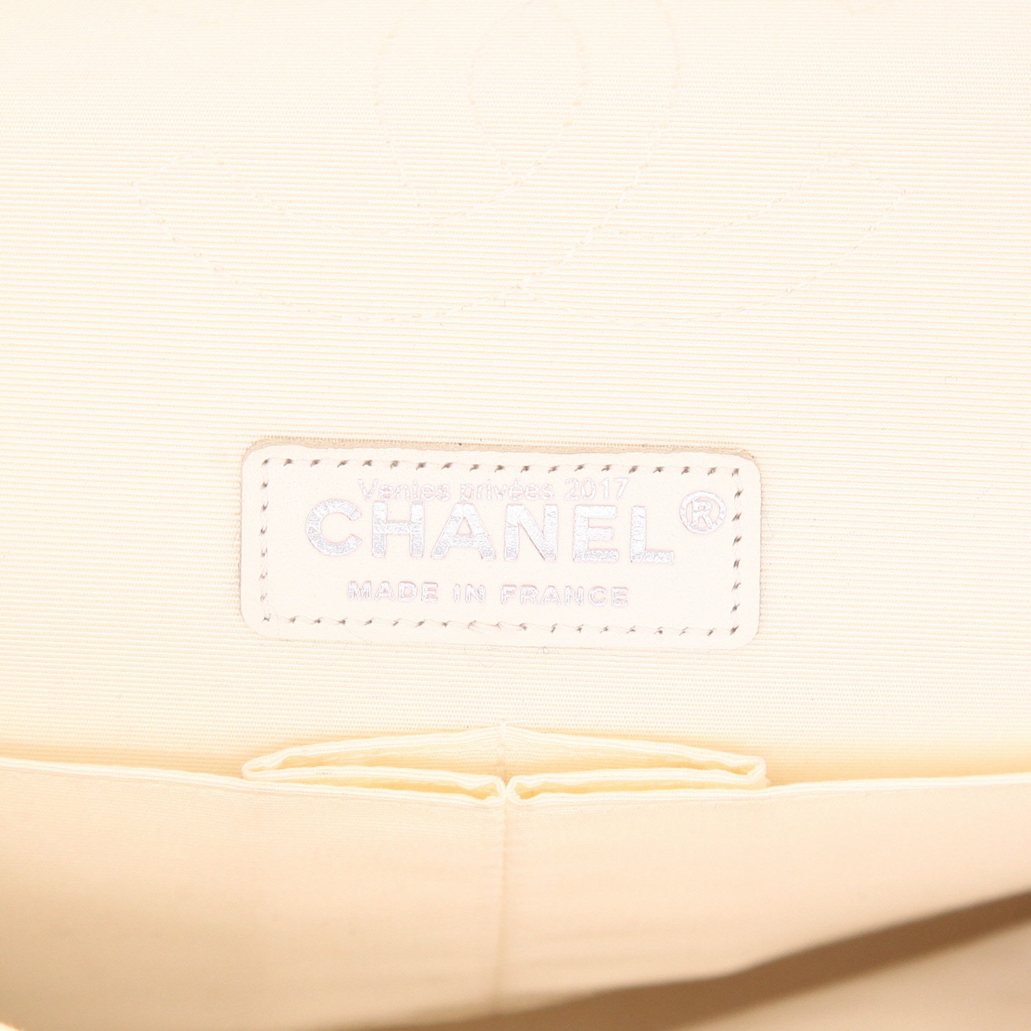 Chanel  Timeless Classic handbag  in black and white tweed - Detail D2