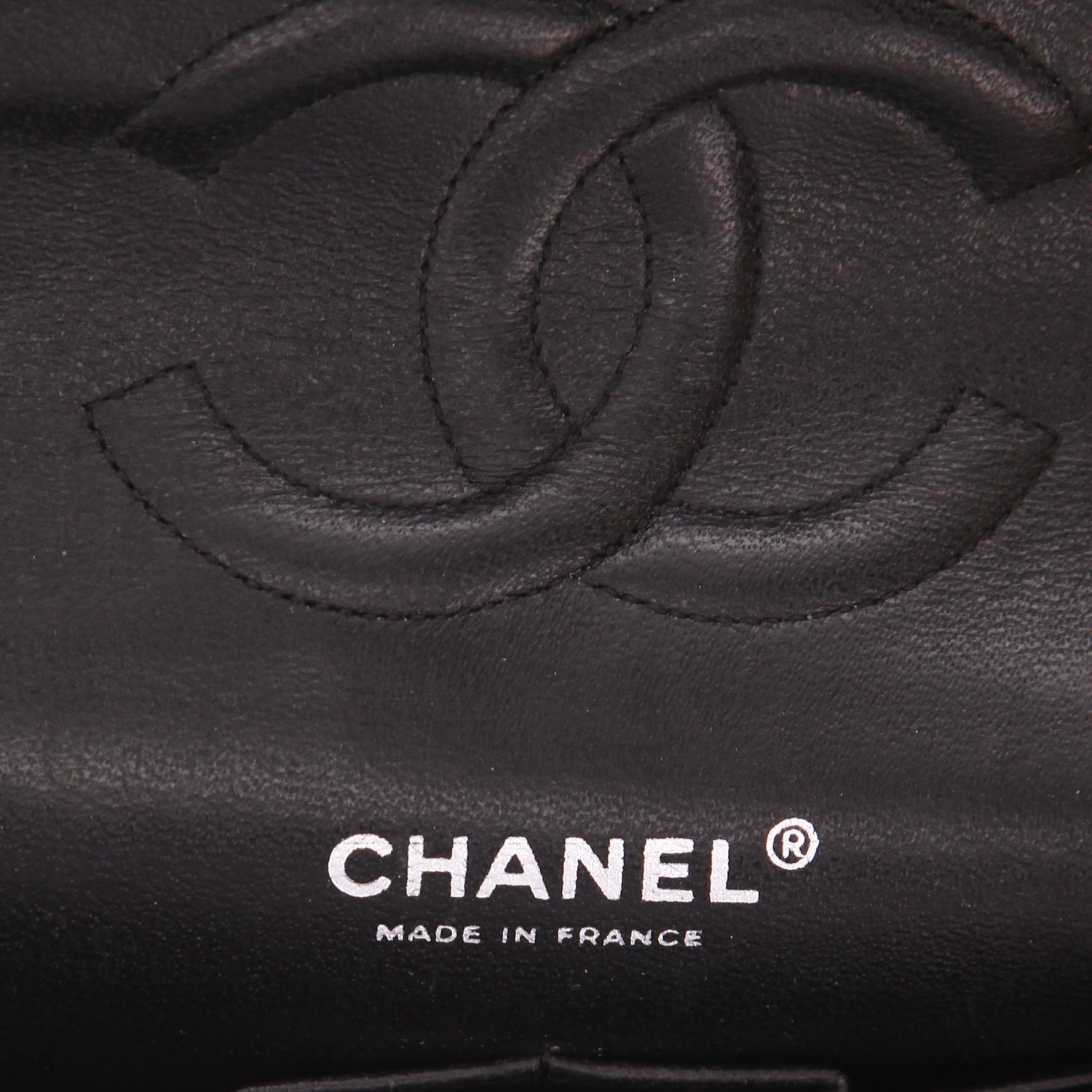 Bolso de mano Chanel  Timeless Classic en cuero acolchado negro - Detail D2