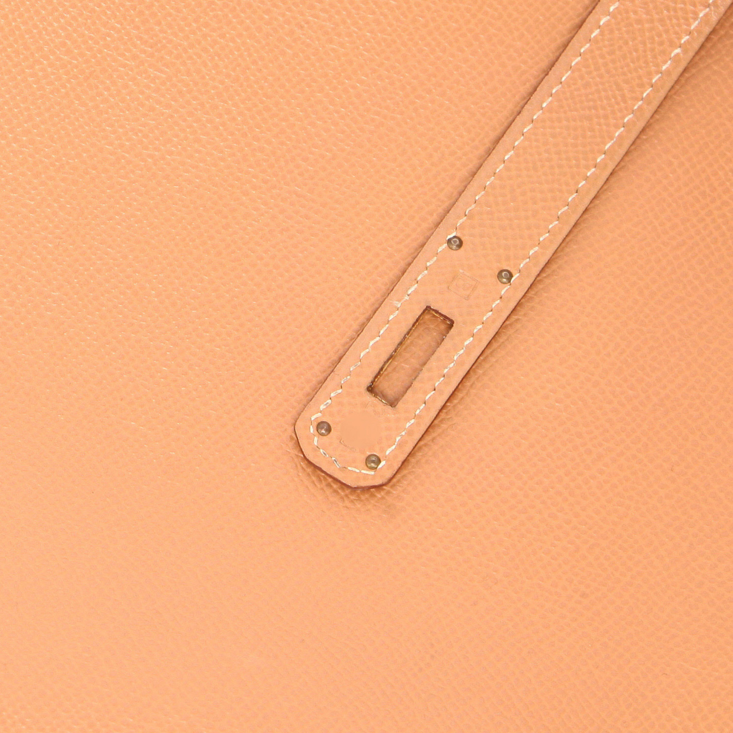 Hermès  Kelly 35 cm handbag  in gold Courchevel leather - Detail D4