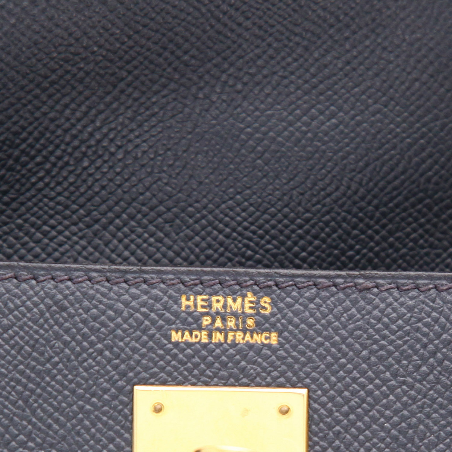 Bolso de mano Hermès  Kelly 32 cm en cuero Courchevel azul marino - Detail D2