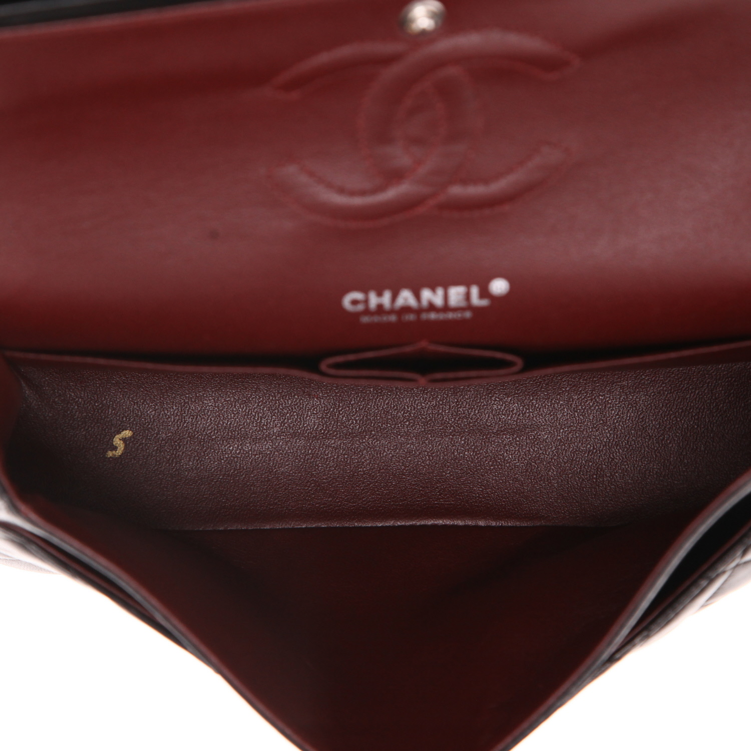 Sac à main Chanel  Timeless Classic en cuir matelassé noir - Detail D3