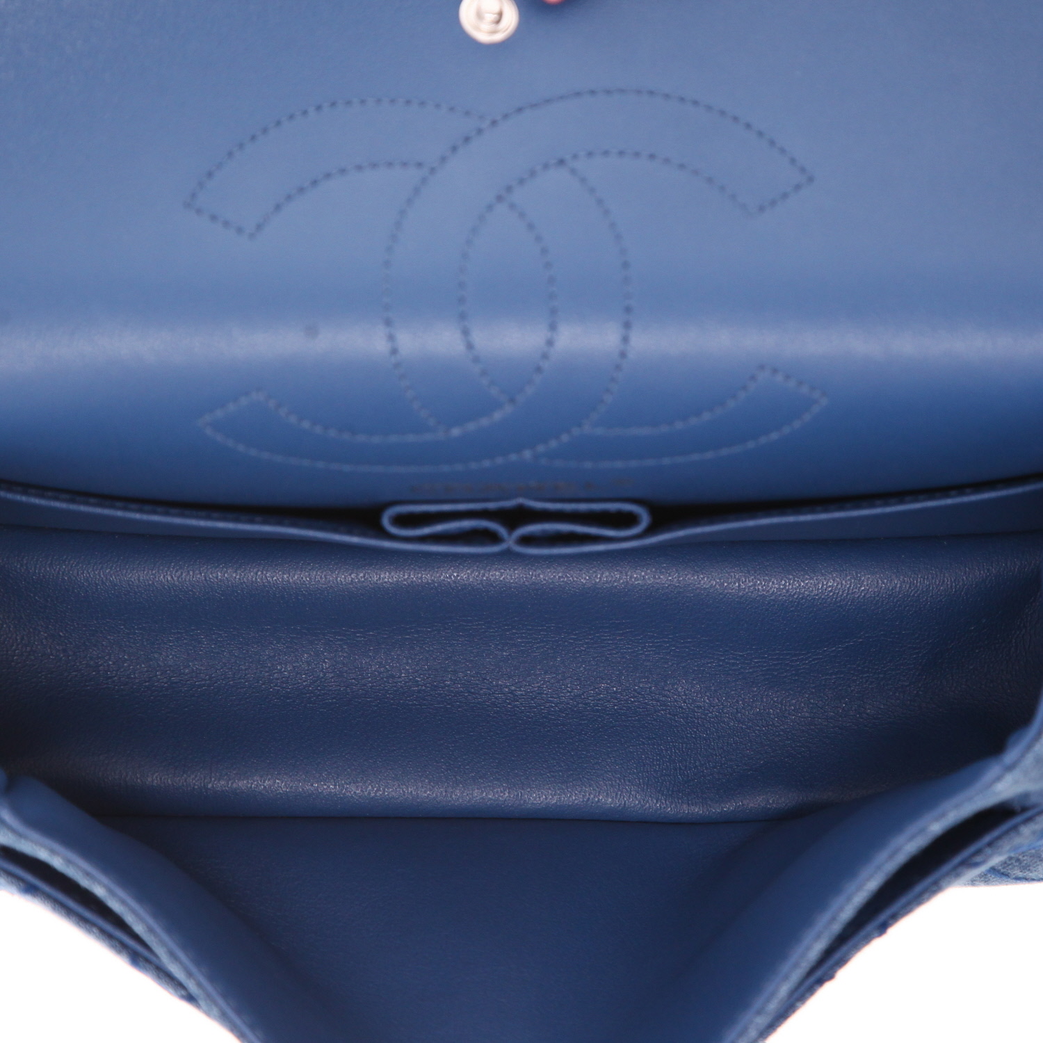 Chanel 2.55 shoulder bag  in blue denim canvas - Detail D3