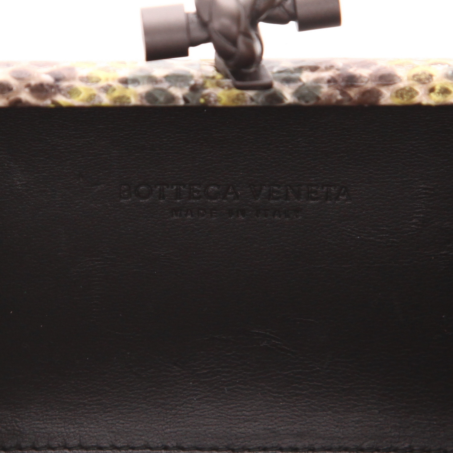 Bolso joya Bottega Veneta  Knot en piel de pitón negra y amarilla - Detail D2