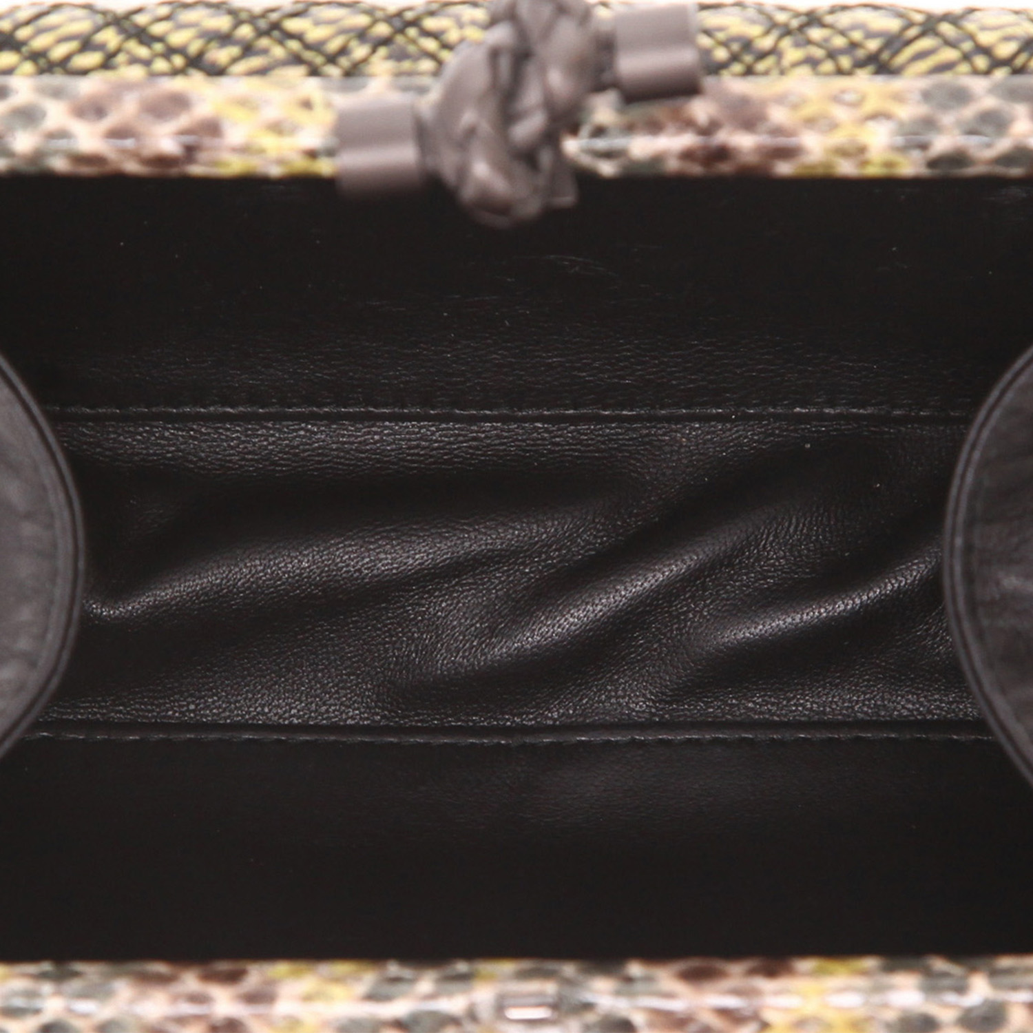 Bolso joya Bottega Veneta  Knot en piel de pitón negra y amarilla - Detail D3