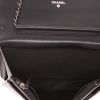 Bolso bandolera Chanel  Boy Wallet On Chain en cuero acolchado negro - Detail D3 thumbnail