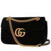 Bolso bandolera Gucci  GG Marmont en terciopelo acolchado negro - 00pp thumbnail