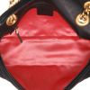 Bolso bandolera Gucci  GG Marmont en terciopelo acolchado negro - Detail D3 thumbnail