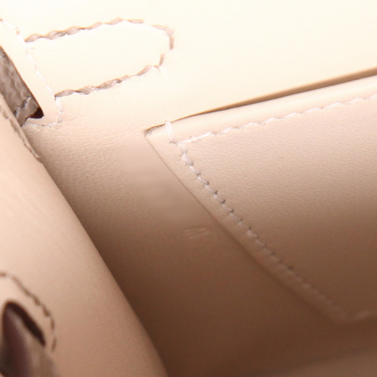 Sac bandoulière Hermès  Kelly 20 cm en cuir epsom Nata et étoupe - Detail D4