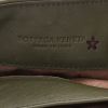 Borsa a tracolla Bottega Veneta  Olimpia Knot in pelle intrecciata verde kaki - Detail D2 thumbnail