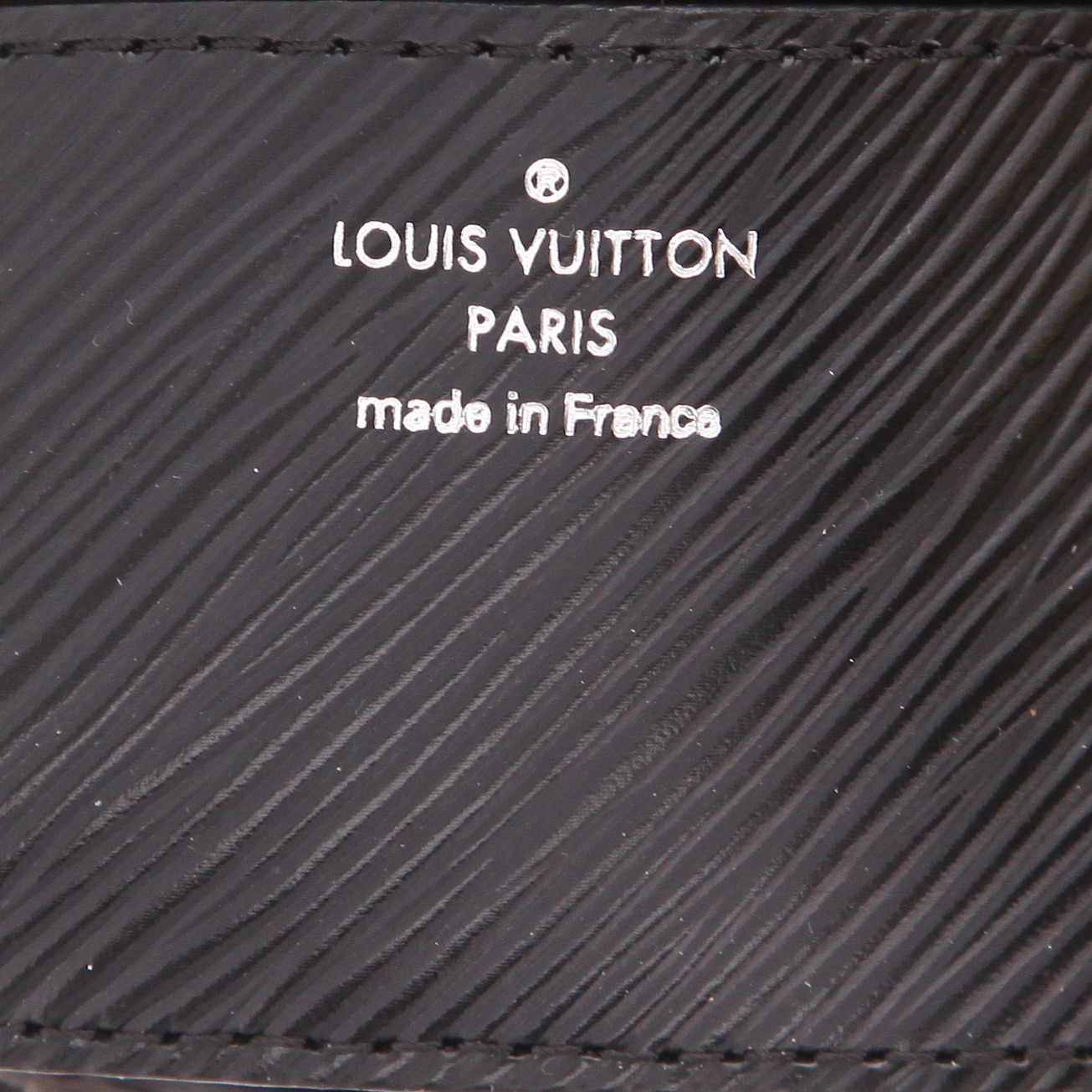 Louis Vuitton Twist small model handbag in black epi leather - Detail D2