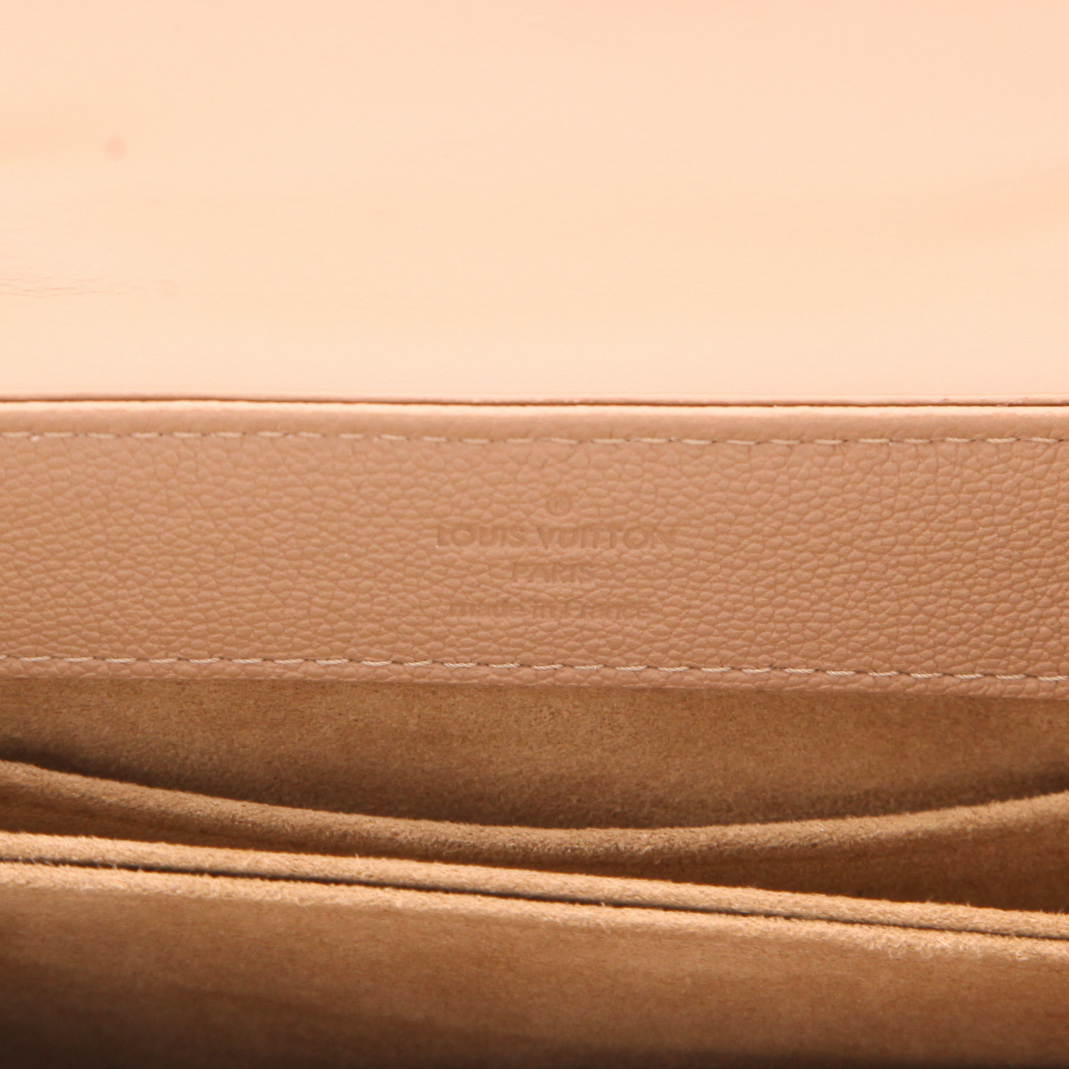 Bolso bandolera Louis Vuitton Very Chain en cuero marrón y beige - Detail D2