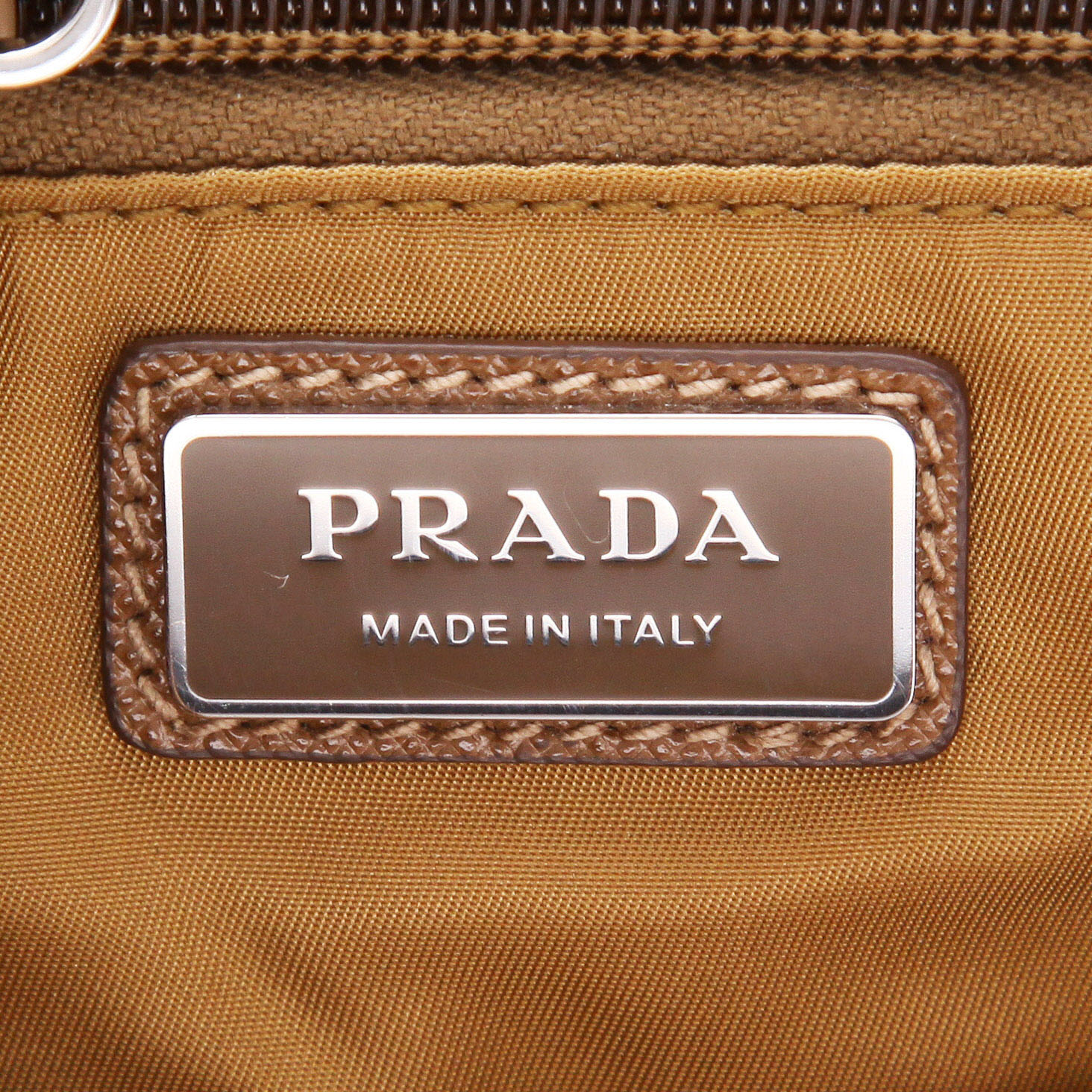 Sac à dos Prada  Re-nylon en toile beige et marron - Detail D2