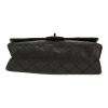 Sac bandoulière Chanel 2.55 en cuir matelassé noir - Detail D1 thumbnail