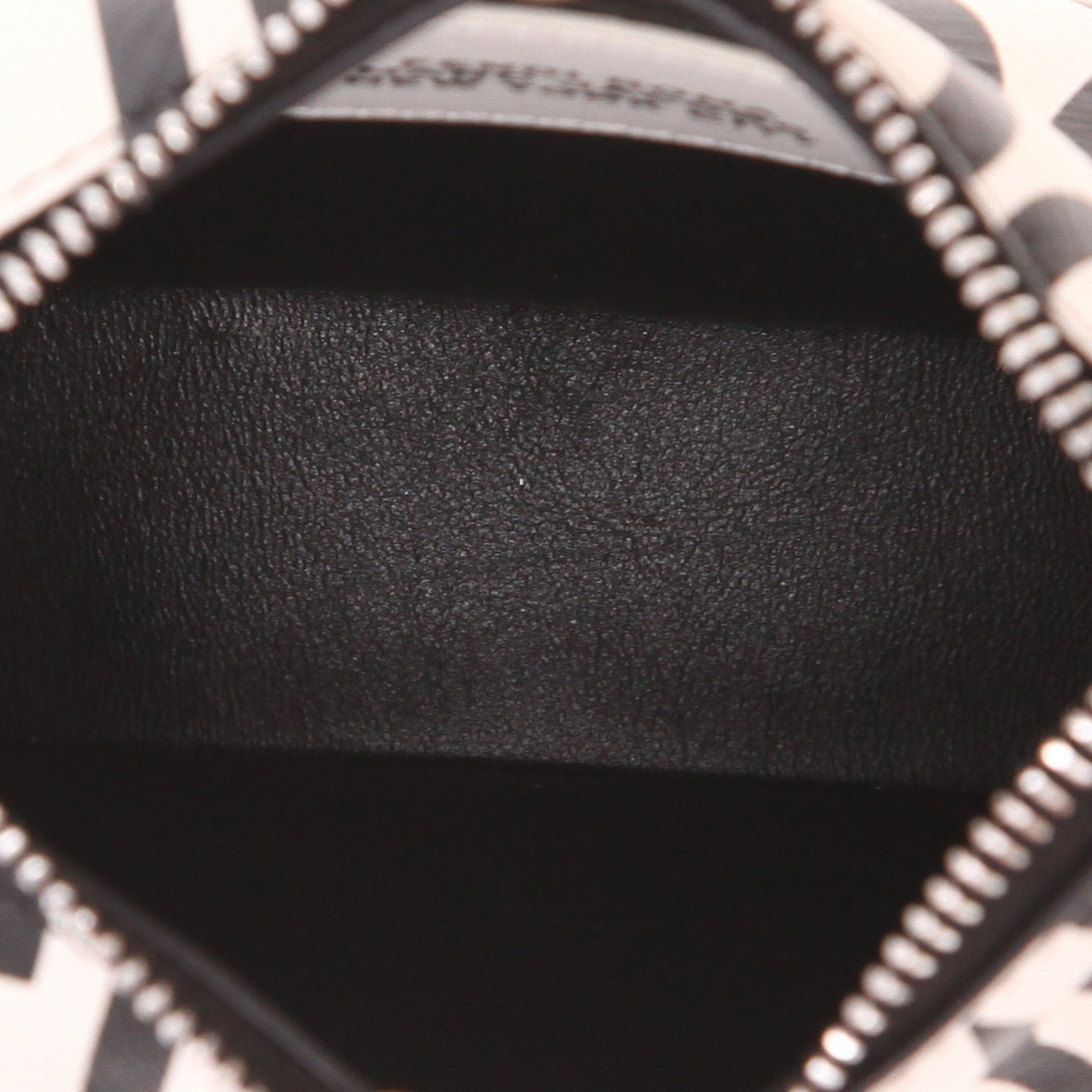 Fendi Fendigraphy shoulder bag in black and white leather - Detail D3