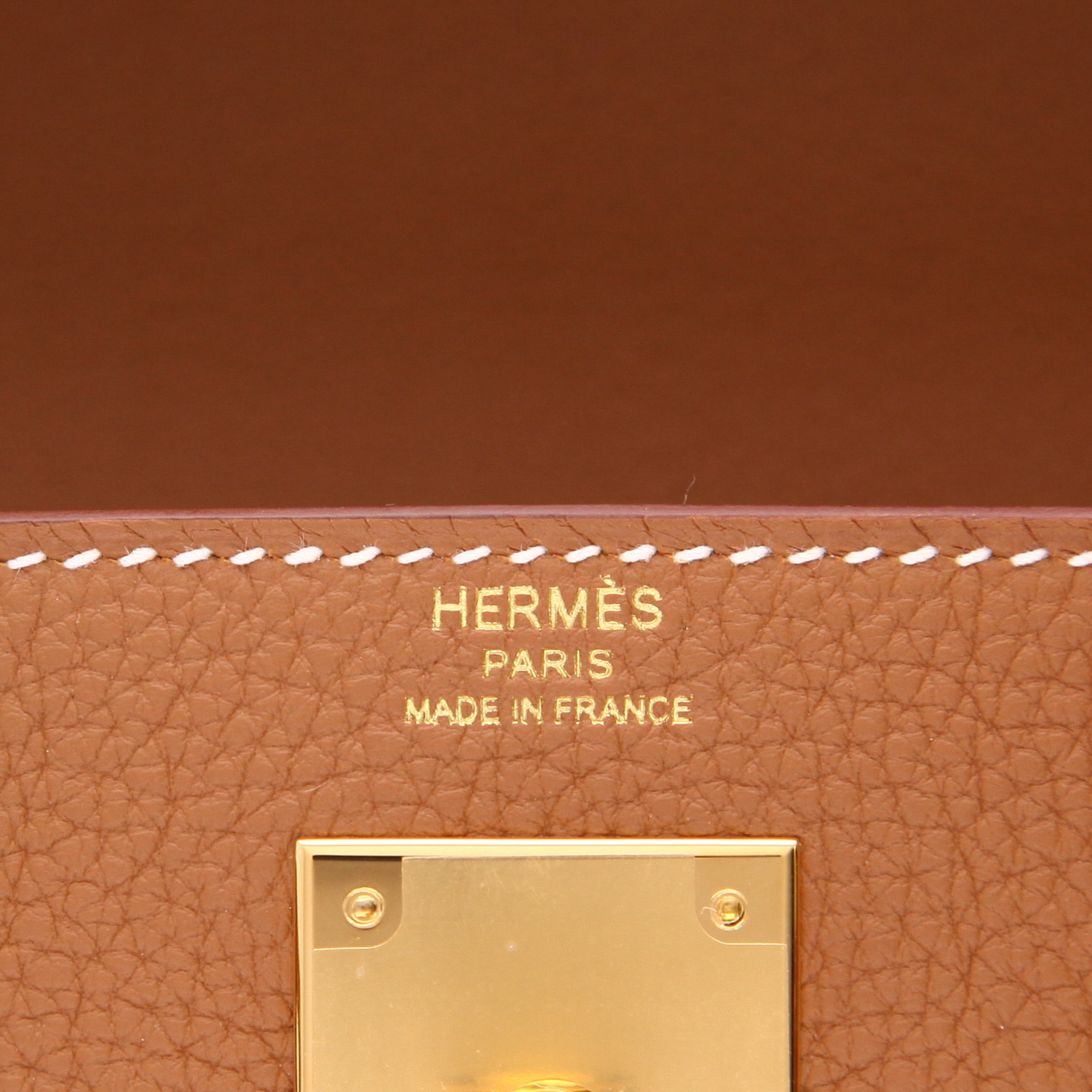 Hermès  Kelly 28 cm handbag  in gold togo leather - Detail D2
